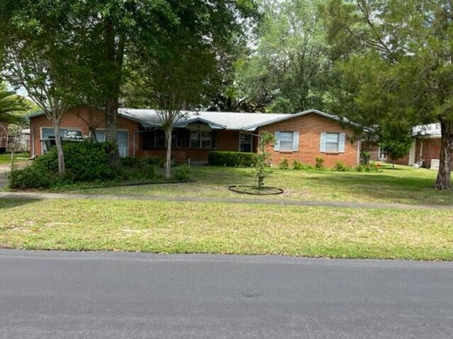 Nice home in great subdivision.  Large lot big enough for a pool.  3 bedrooms 2 bath with formal living room, dining room, family room  and eat-in kitchen.  Cash buyer for home prior to listing.