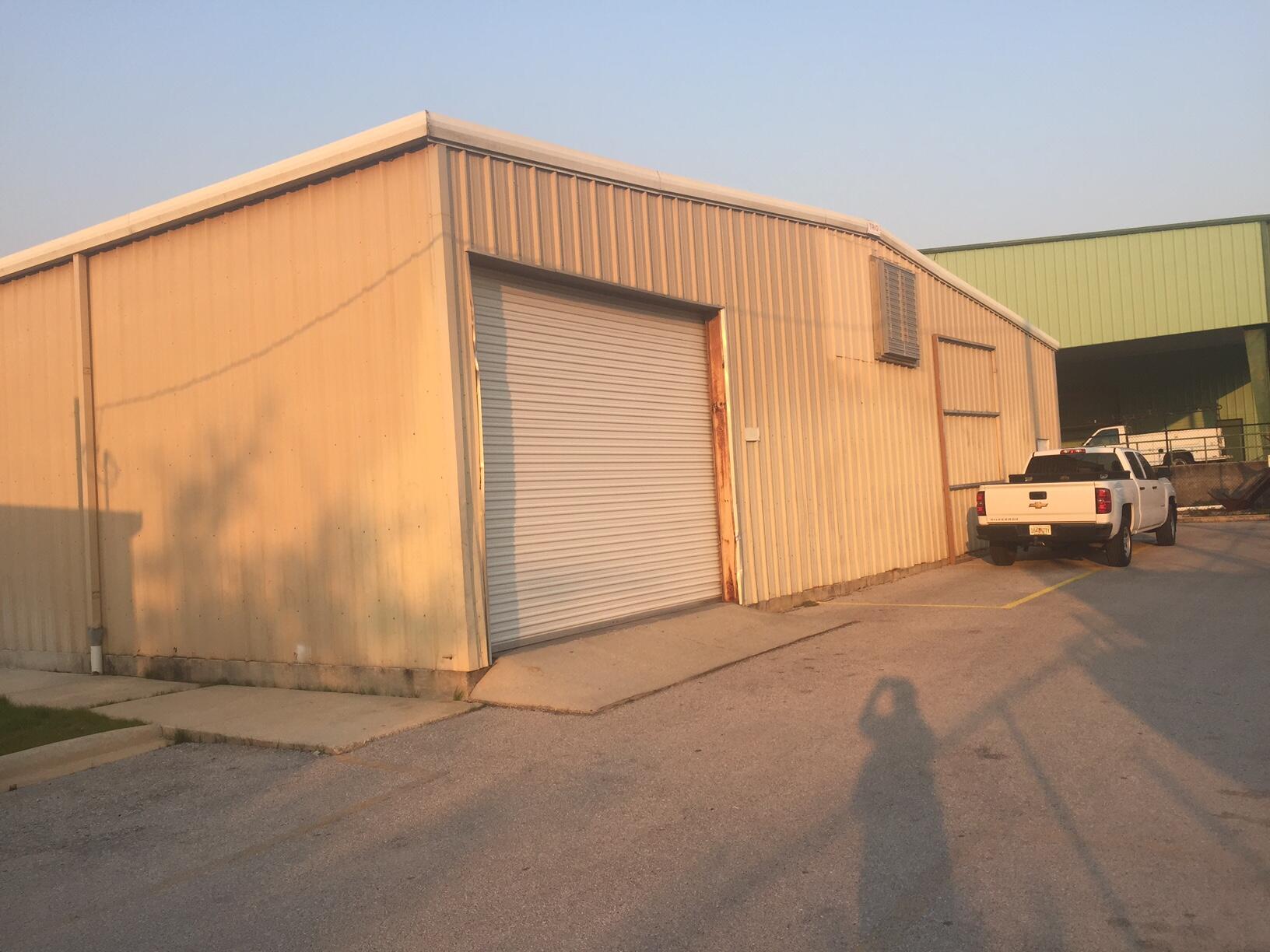 Great warehouse/ storage space that is centrally located in industrial park of Fort Walton Beach. One regular door and one roll-up door (10x12). Utilities are included in the rent. No restroom on site.