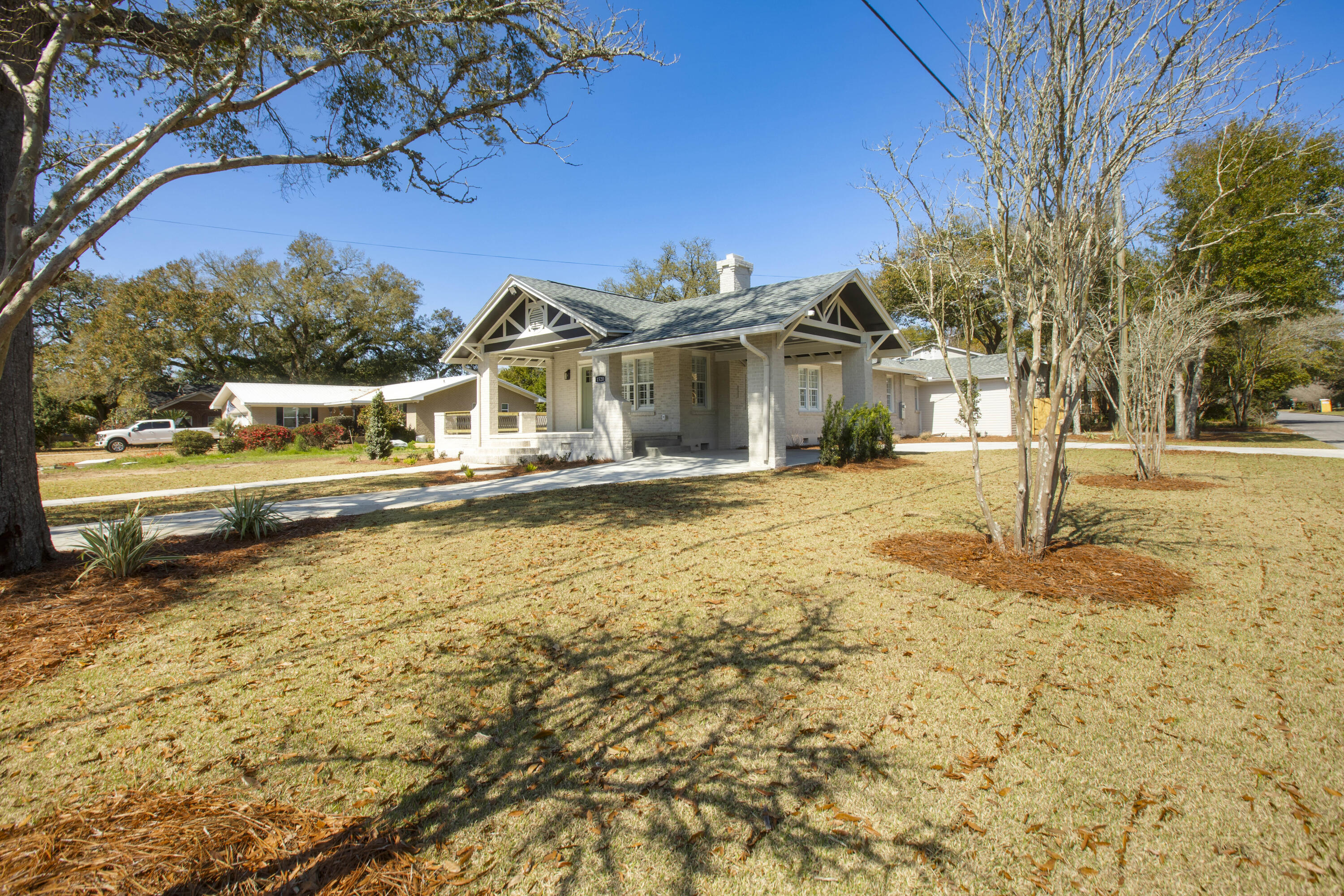 1520 E Hernandez Street