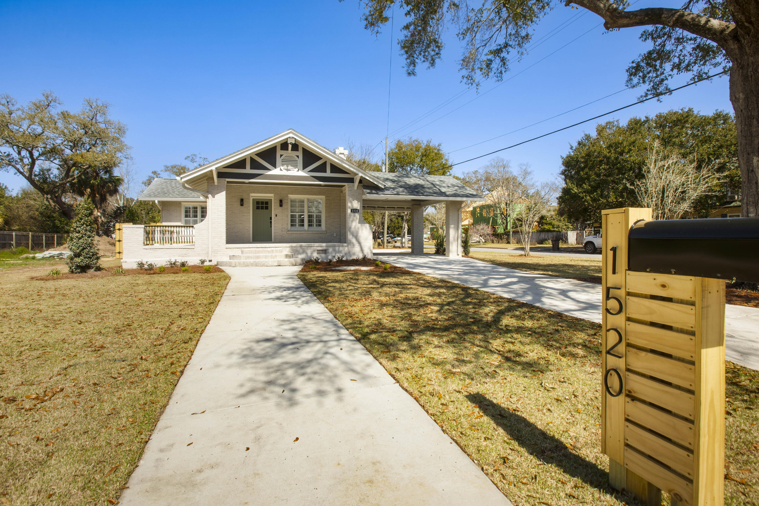 1520 E Hernandez Street