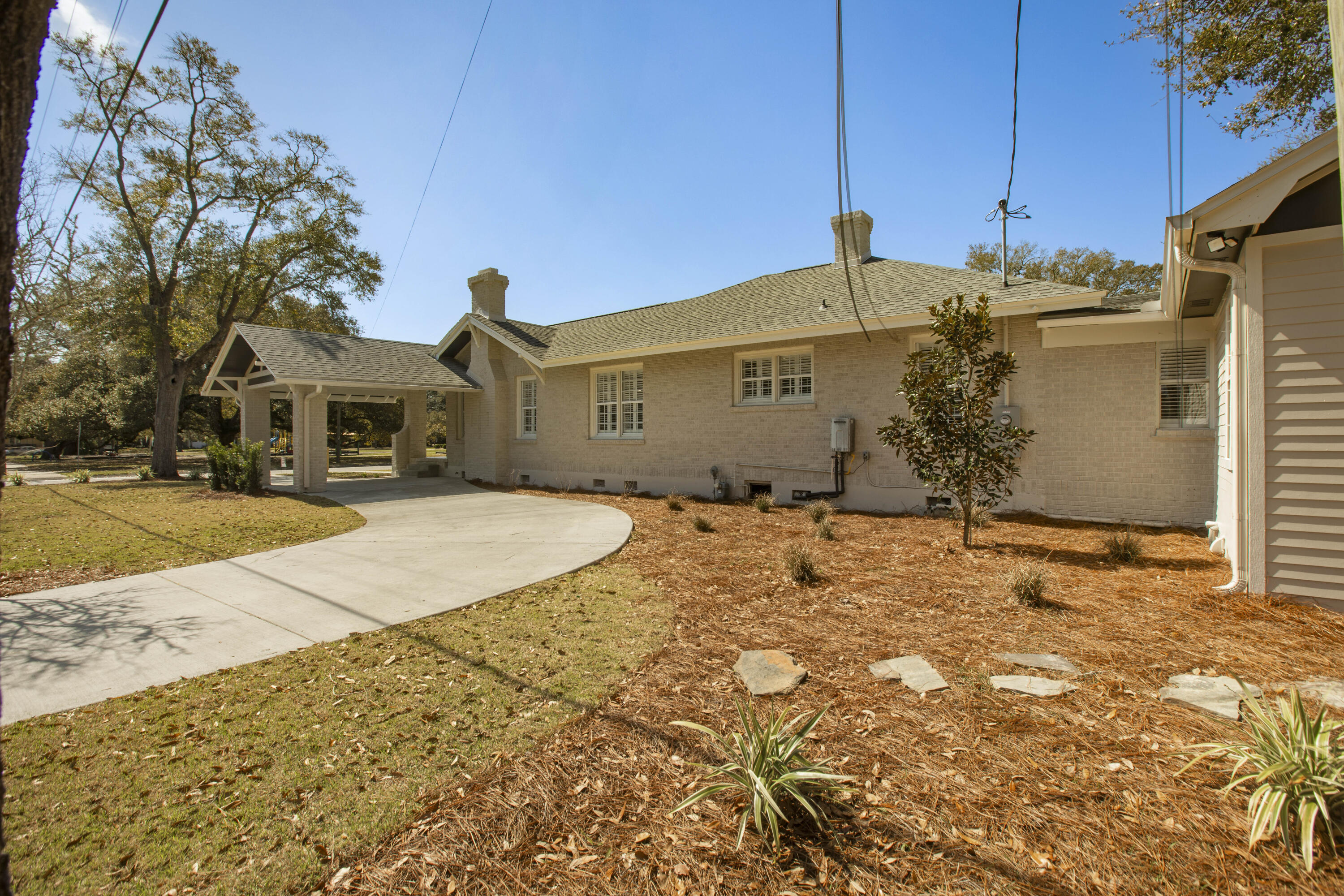 1520 E Hernandez Street