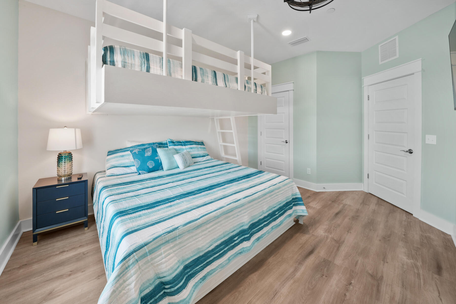 LAGUNA BEACH - Residential