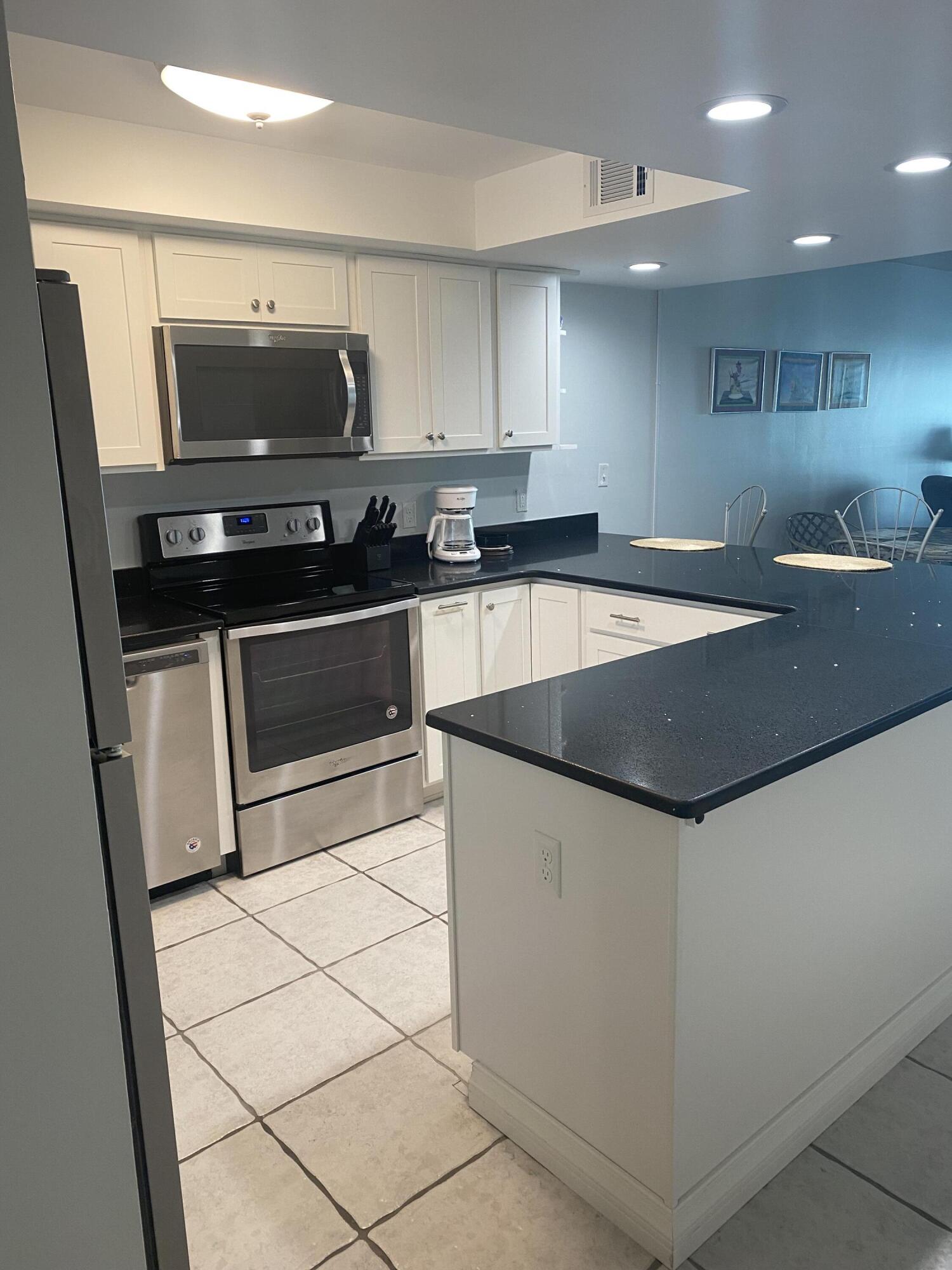 EL MATADOR CONDO - Residential