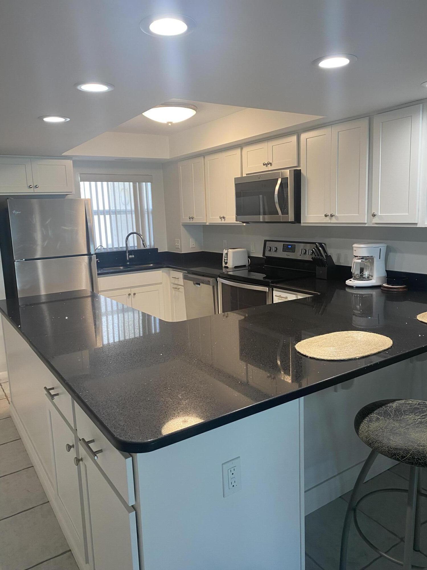 EL MATADOR CONDO - Residential