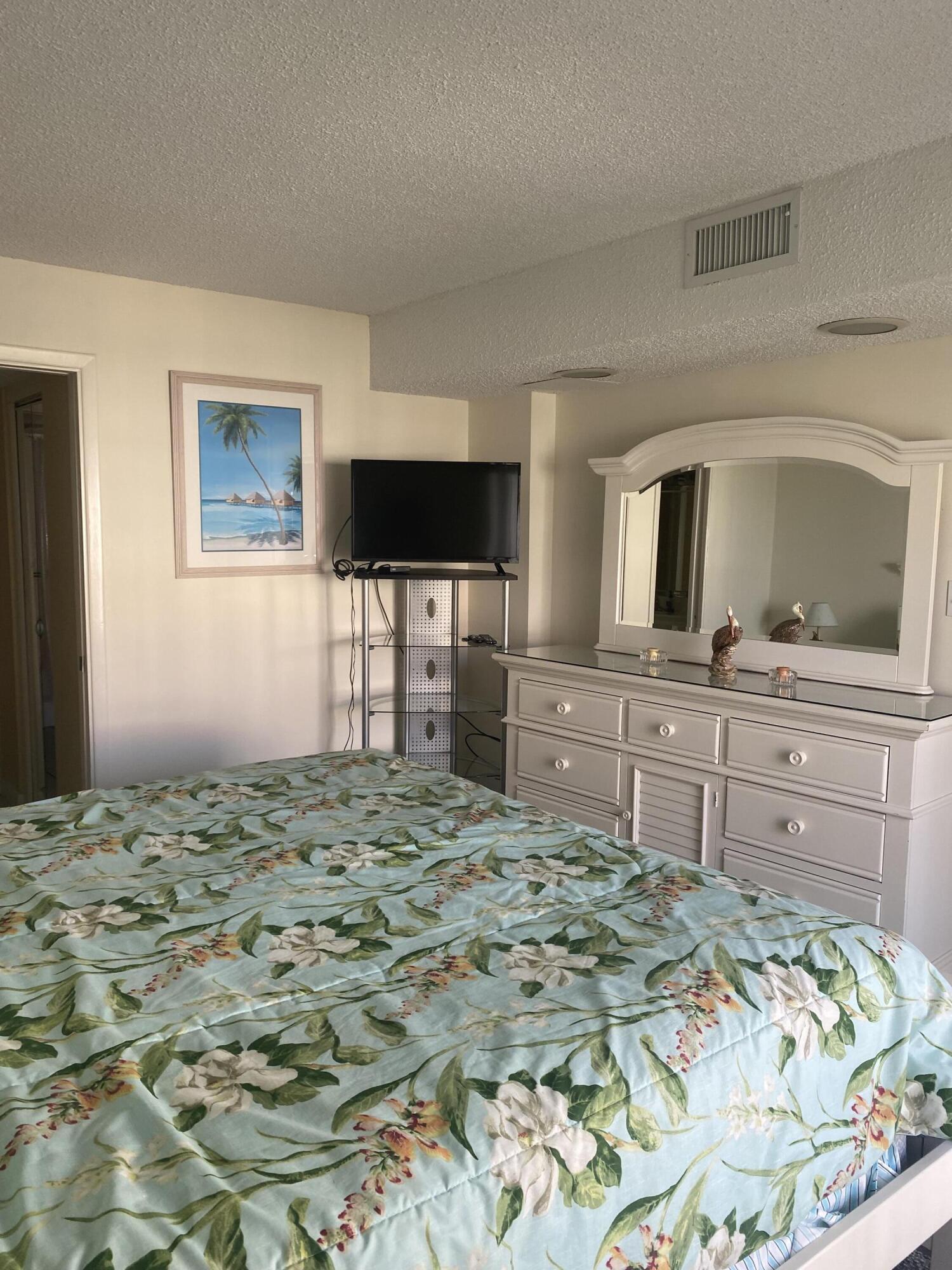 EL MATADOR CONDO - Residential