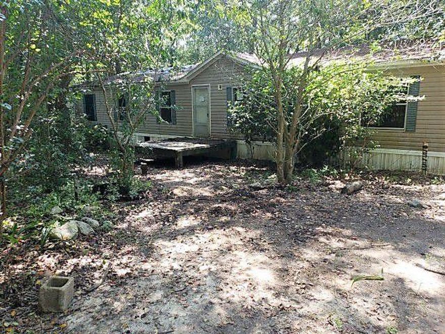 REO Real Estate Owned. 3 bed 2 bath with approx 1560 sq ft sitting on over a 2 acre lot. Nestled along the rolling hills, enjoy the quiet country living on a paved road. Call to take a look at 559 McKee Rd today.