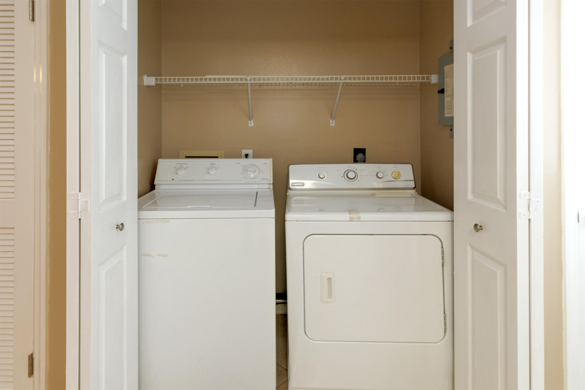 WOODLAND SHORES T/H PH 5 - Residential