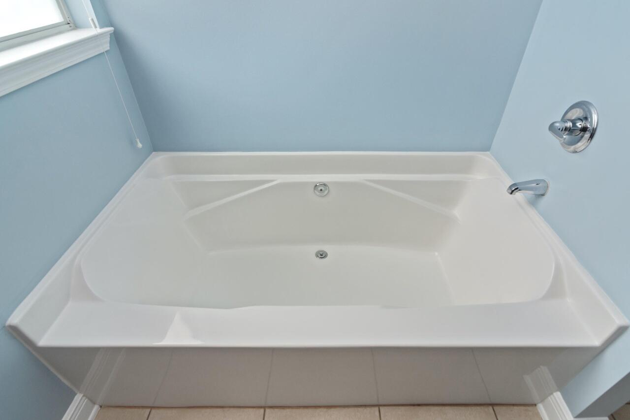 ROLLING RIDGE S/D - Residential Lease