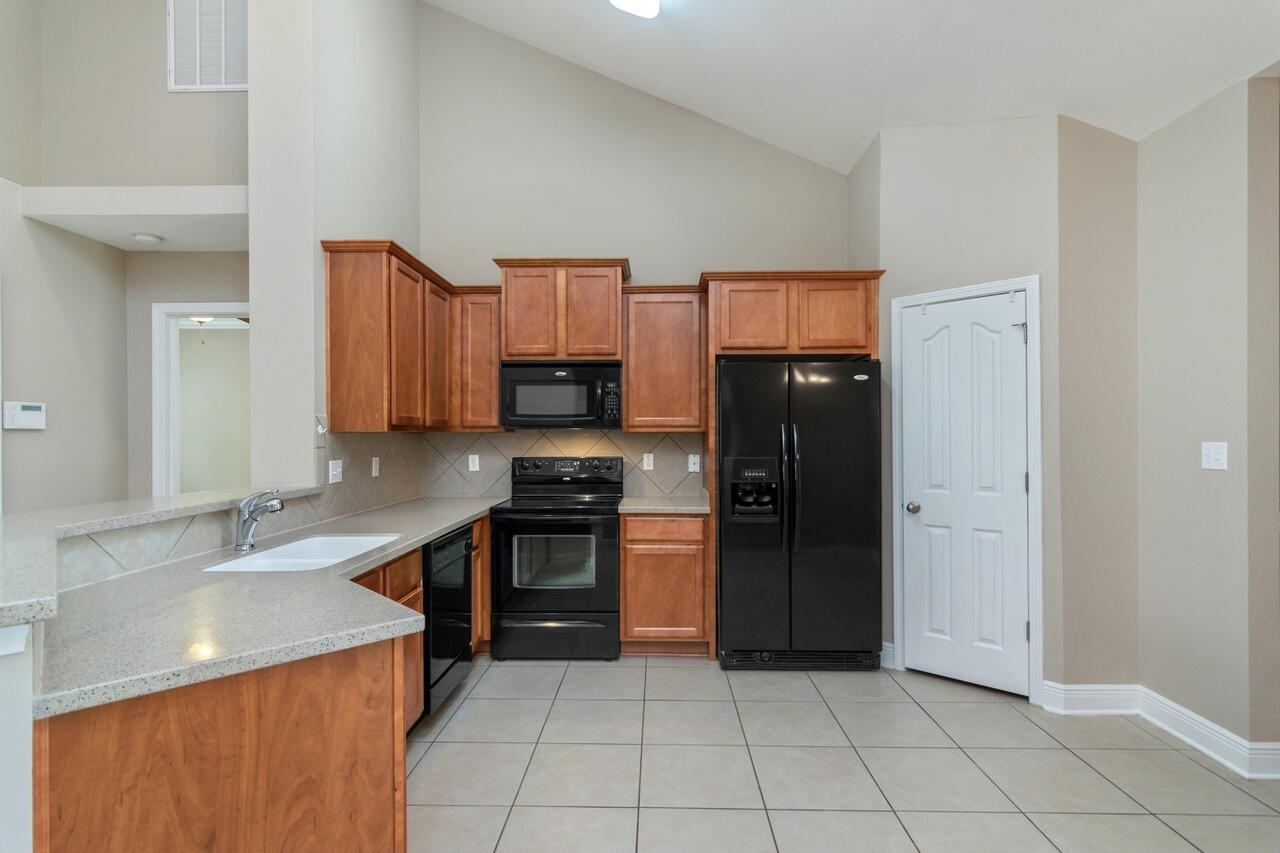 ROLLING RIDGE S/D - Residential Lease