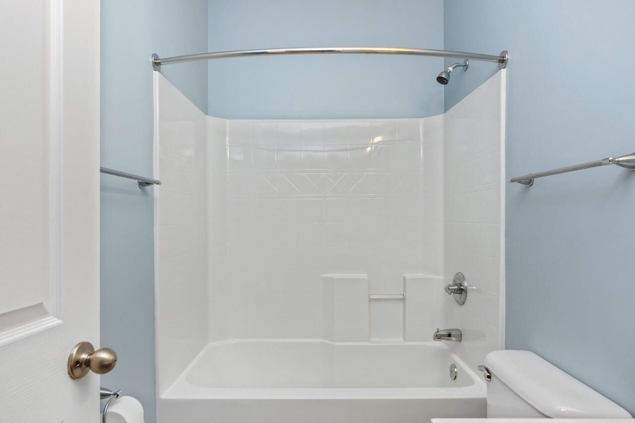 ROLLING RIDGE S/D - Residential Lease