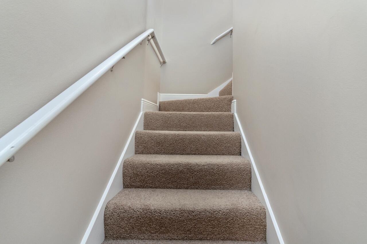 ROLLING RIDGE S/D - Residential Lease