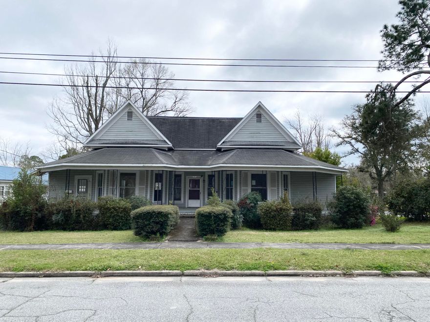 Calling all Investors & CASH buyer's only!!! Historic home that needs renovated & priced to sell!! It's currently a main home with an attached apartment but could be easily turned back into a single family. The choice is yours. Main home has 2 bedrooms & 1.5 bath. Apartment has 2 bedrooms & 1 bath. Each with it's own kitchen, living space, & laundry. This home has so much character with its fireplaces, built in bookshelves, & massive front porch. Give us a call today for your private tour!