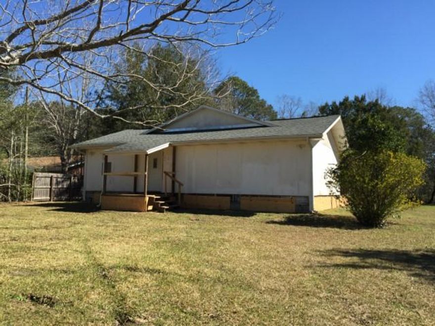 REO - 3 Bed, 1 Bath home located over one half acre of beautiful land! This property is UI (Uninsurable). Property is estimated to need more than $5000 in repairs by FHA Appraiser making it NOT eligible for a standard FHA loan. Available to Owner Occupants for 15 days from list date.