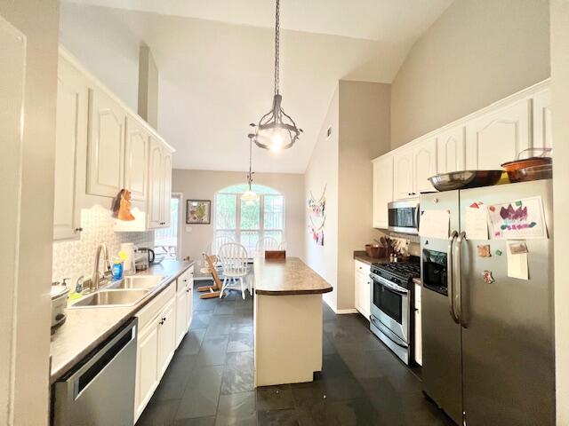 HIDDEN LAKES - Residential Lease