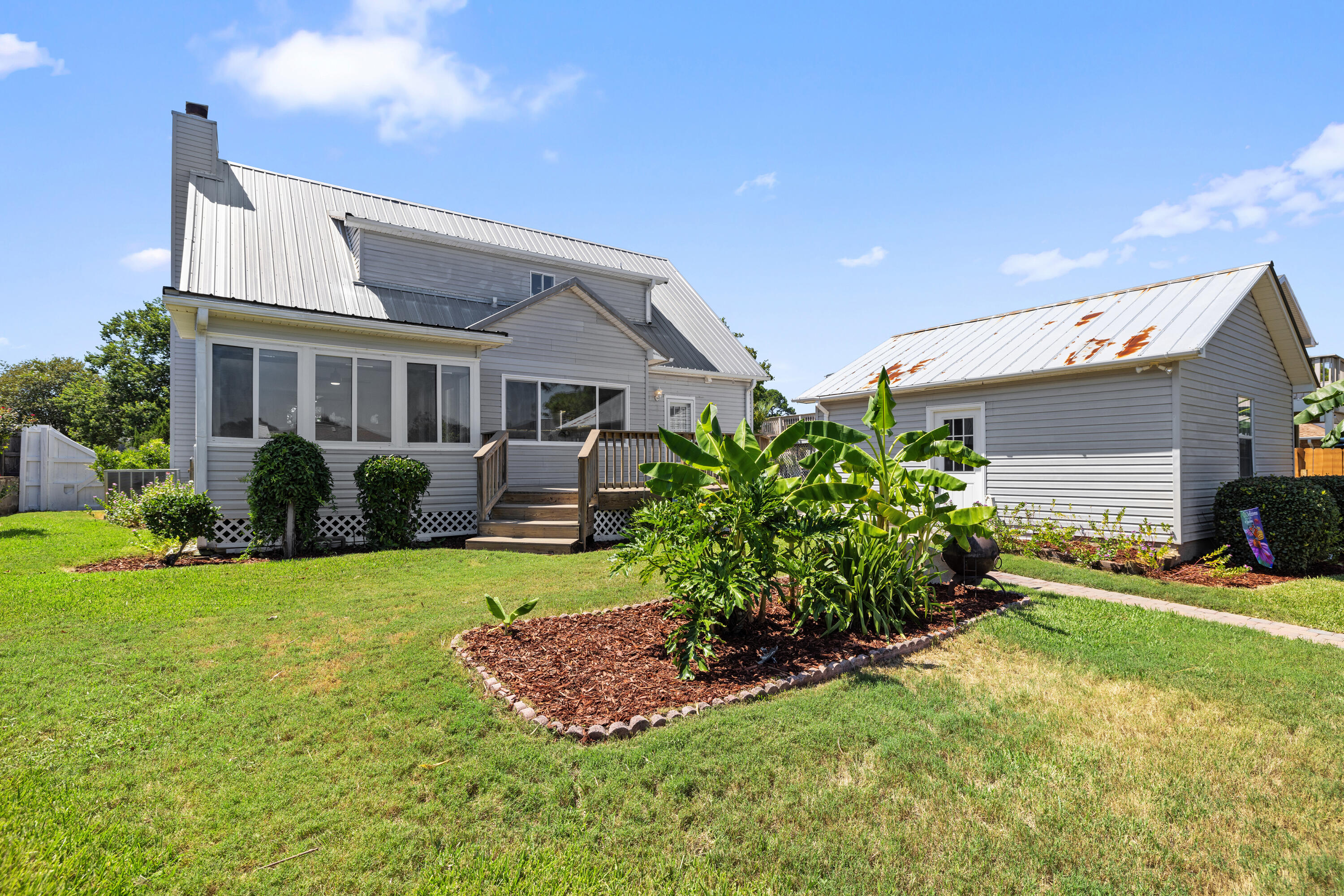 POLYNESIAN ISLANDS - Residential