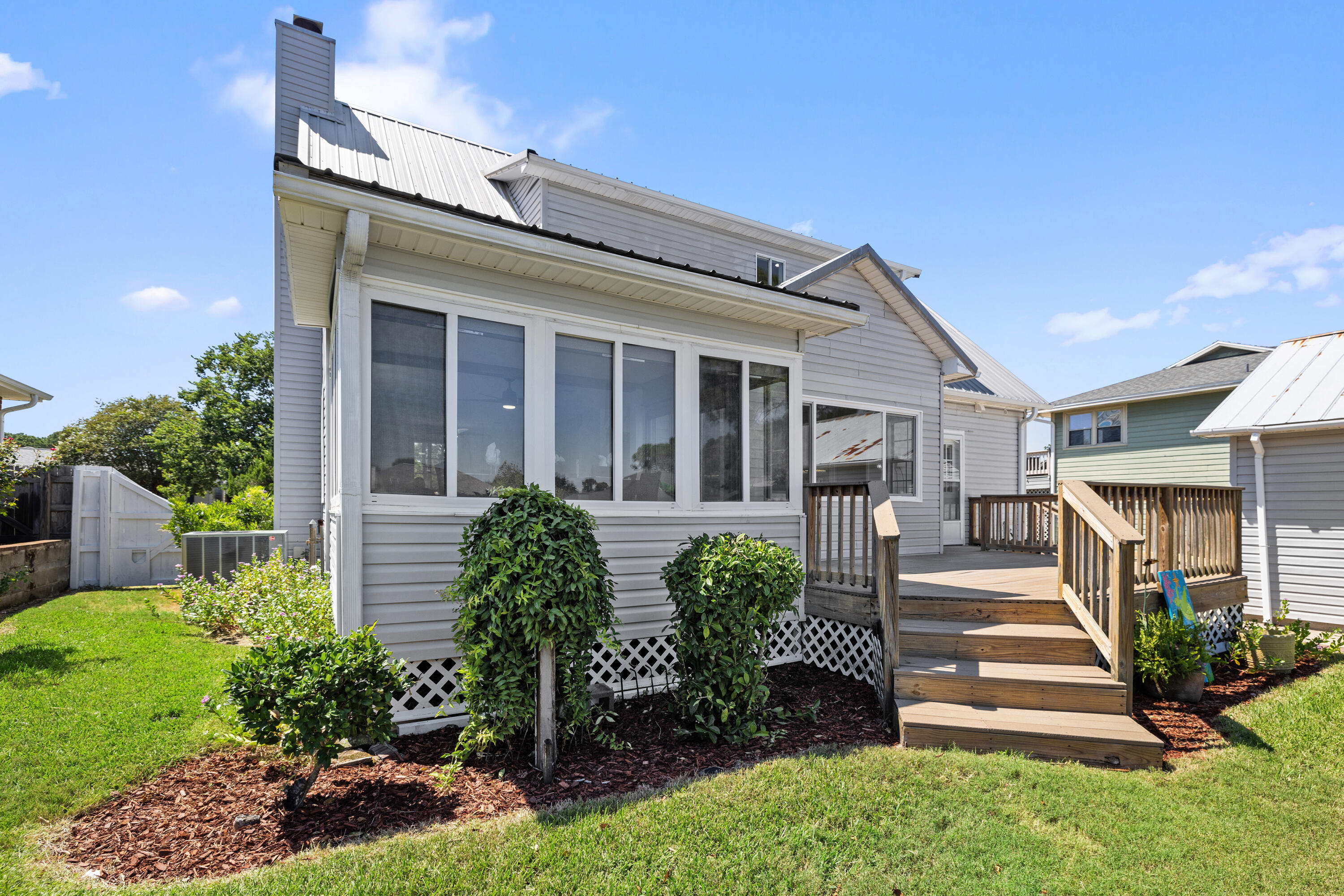 POLYNESIAN ISLANDS - Residential