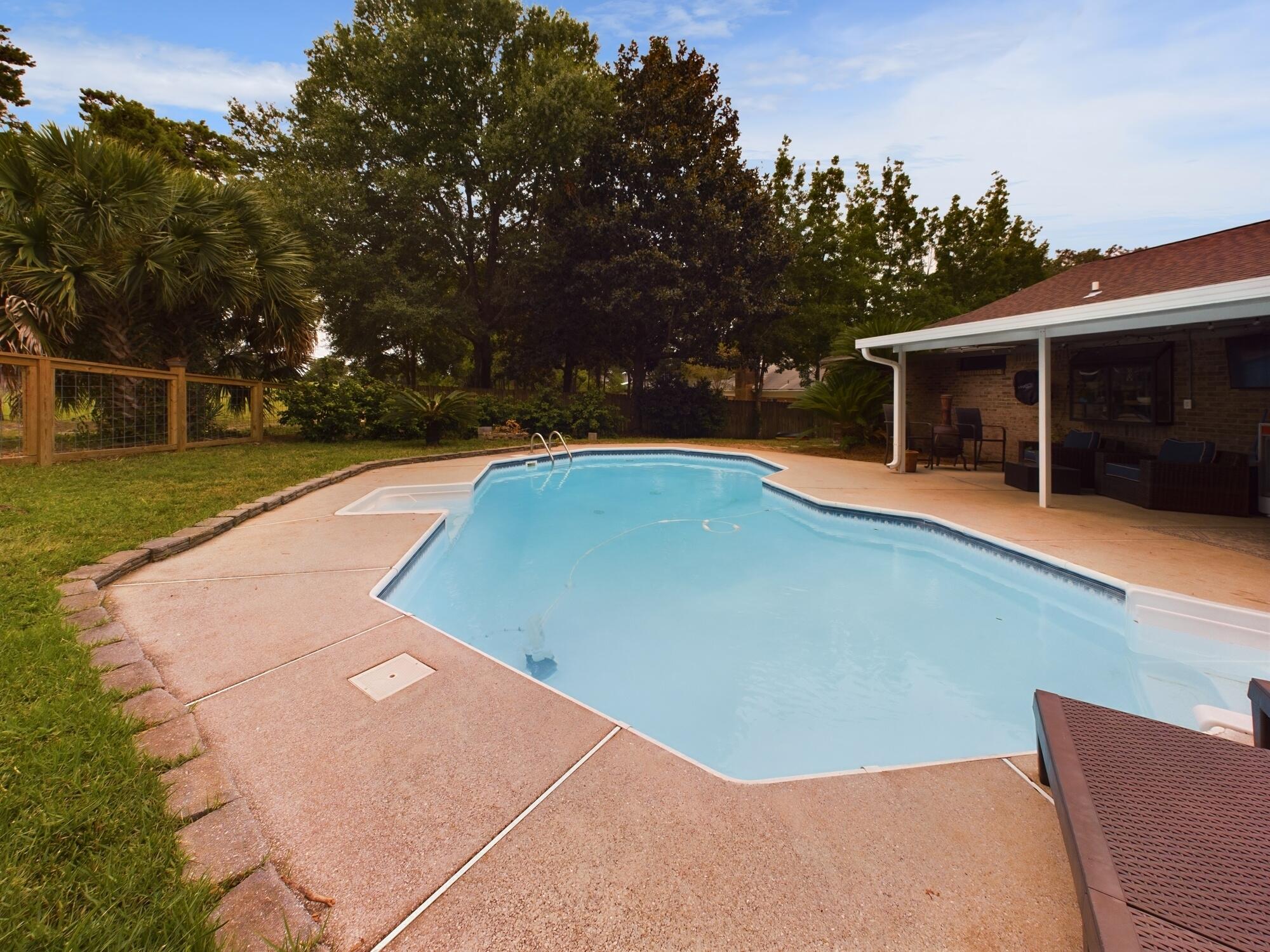 LAKE LORRAINE ESTATES - Residential