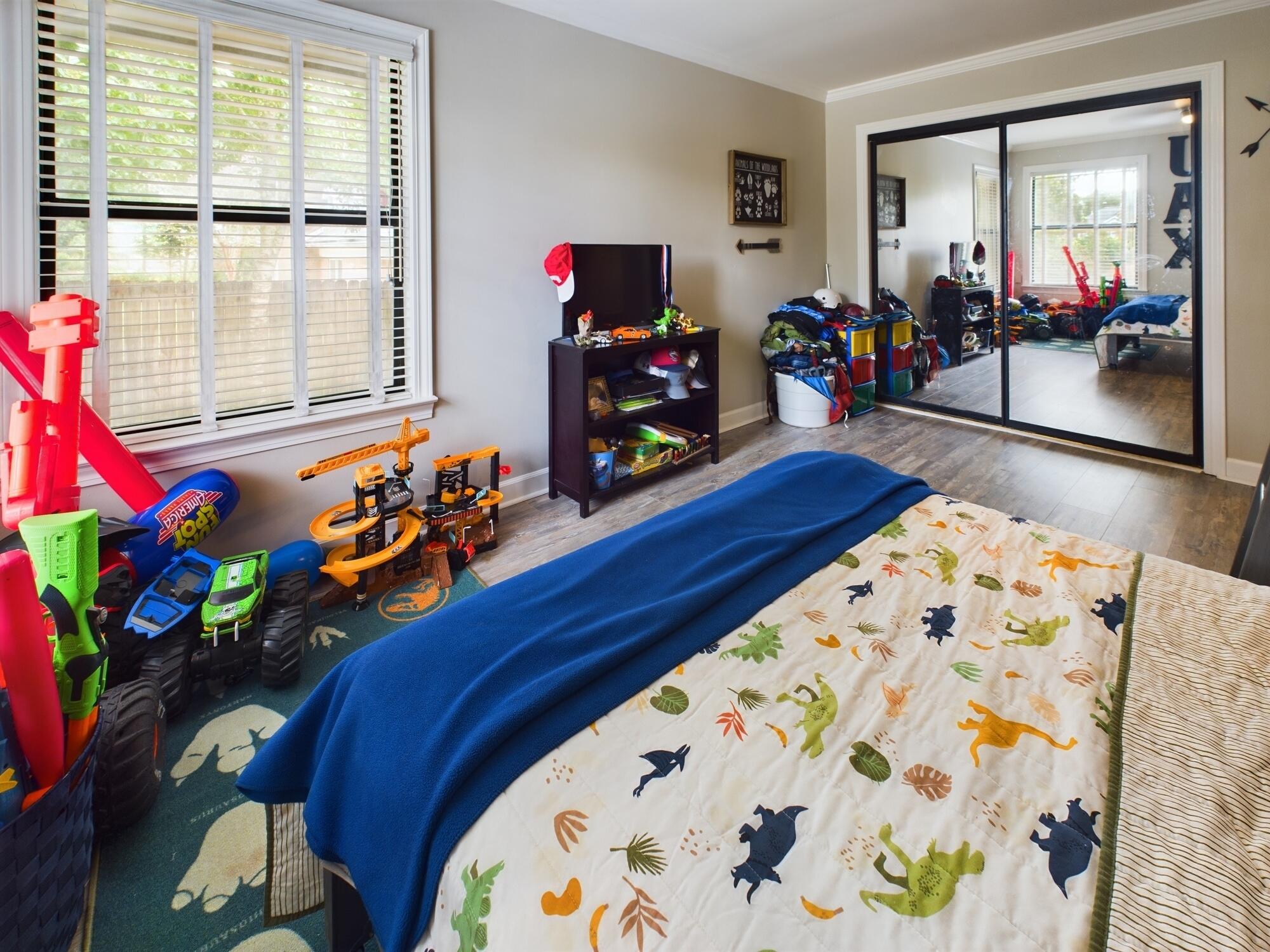 LAKE LORRAINE ESTATES - Residential
