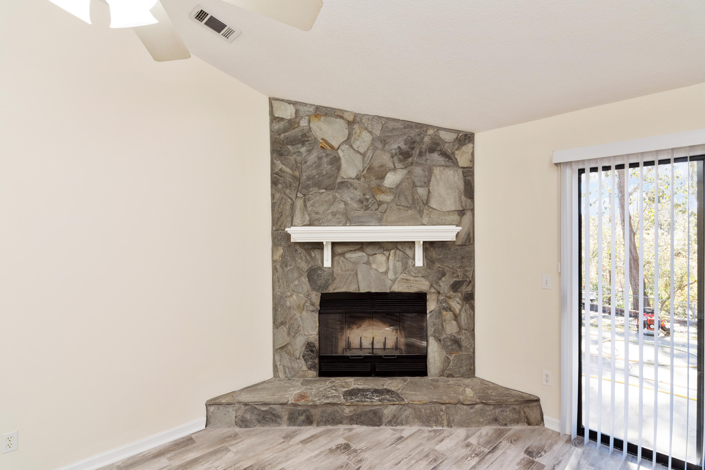 CREEKSIDE 4 - Residential