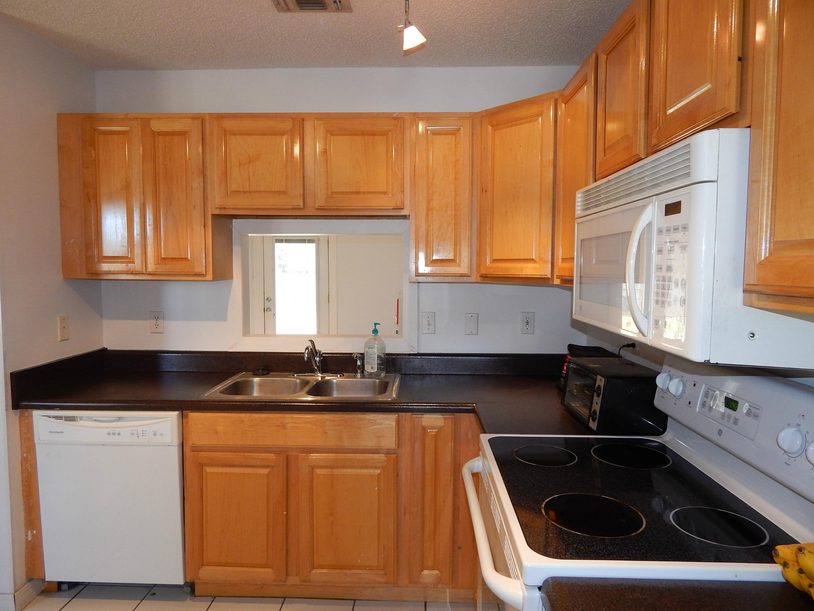 EAST BAY RIVER ESTATES - Residential