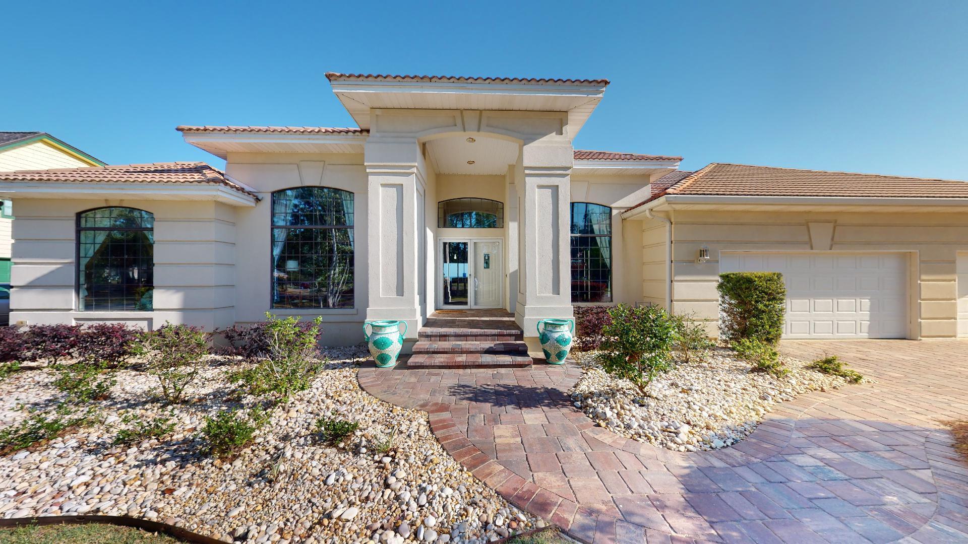 DANA POINTE - Residential