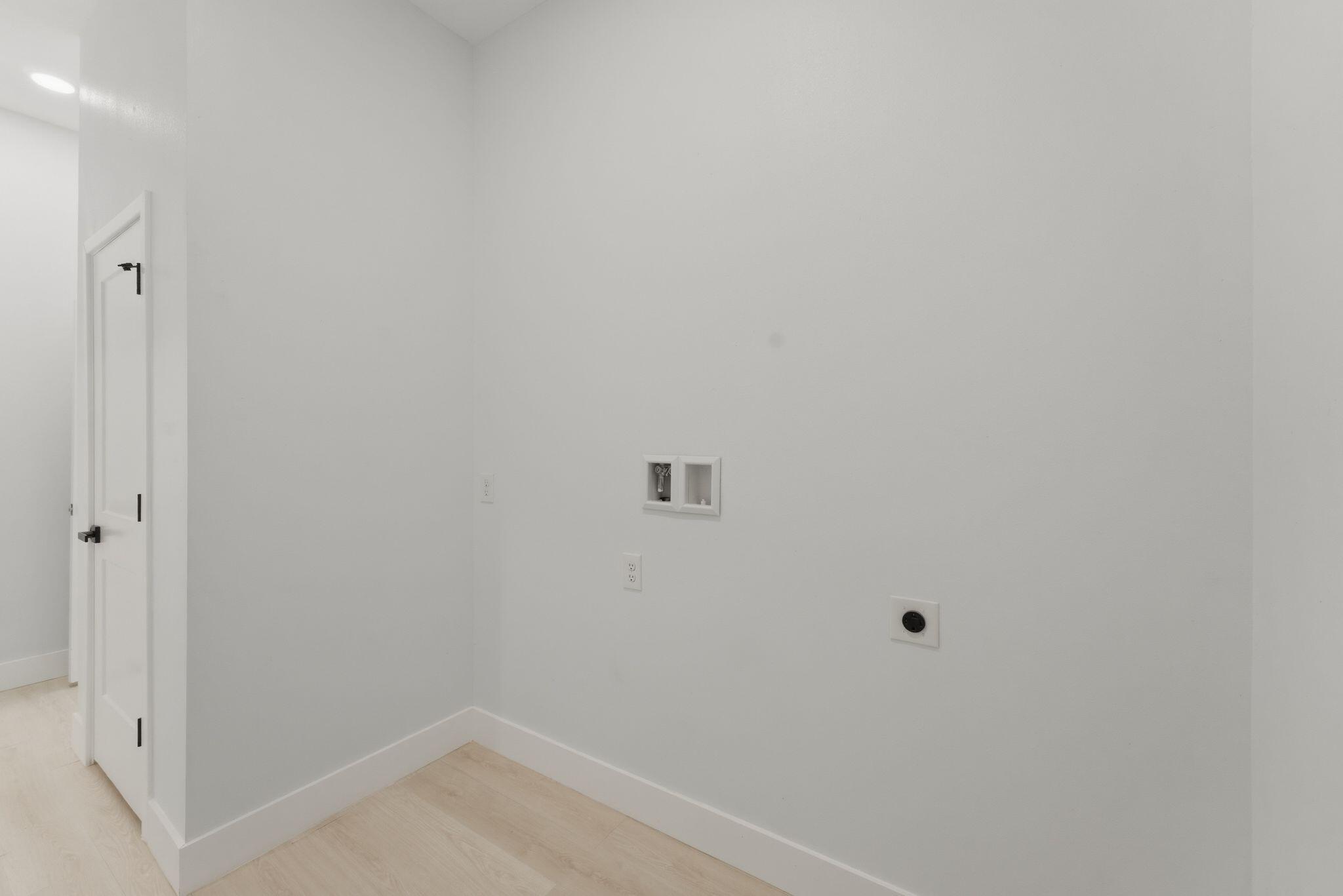 COUNTRY CLUB HARBOUR ESTATES - Residential