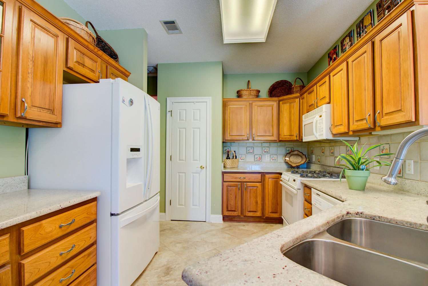 ROCKY BAYOU COUNTRY CLUB ESTATES 9 - Residential