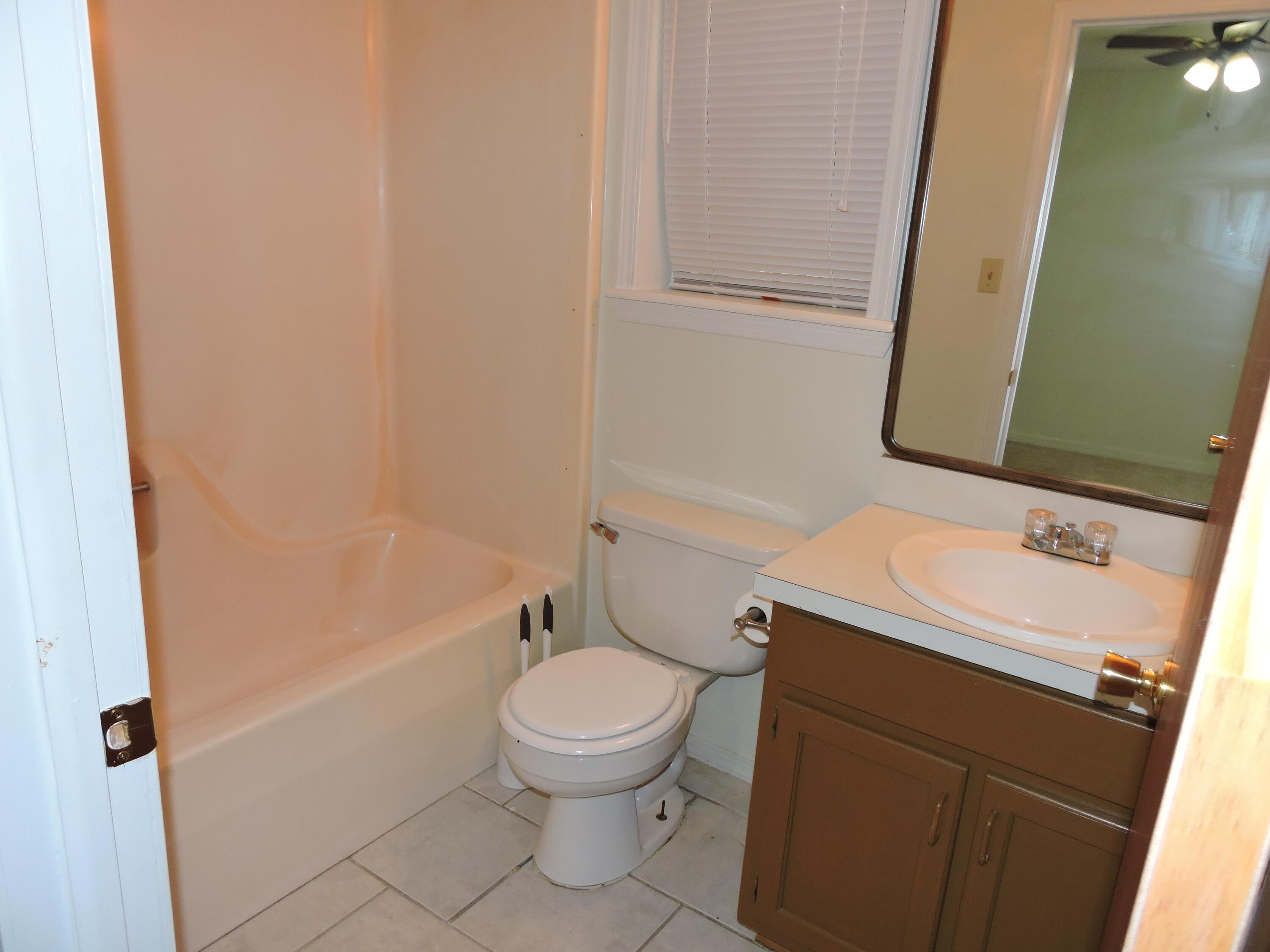 COUNTRYVIEW ESTATES 1ST ADDN - Residential Lease