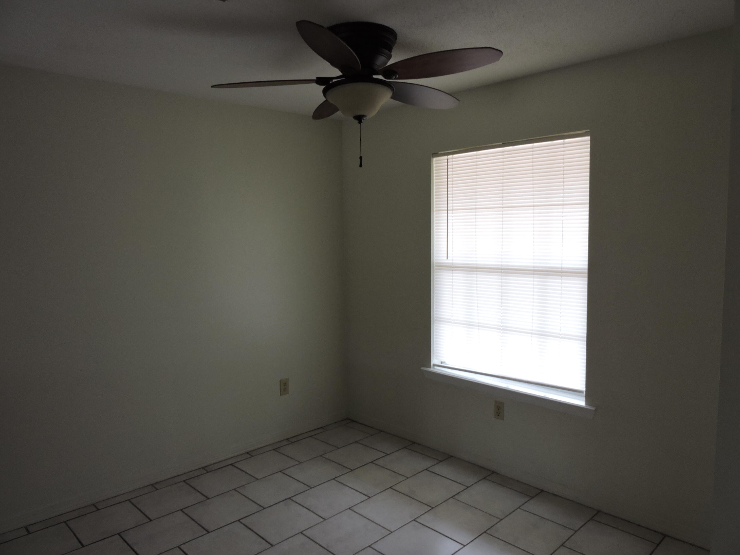 COUNTRYVIEW ESTATES 1ST ADDN - Residential Lease