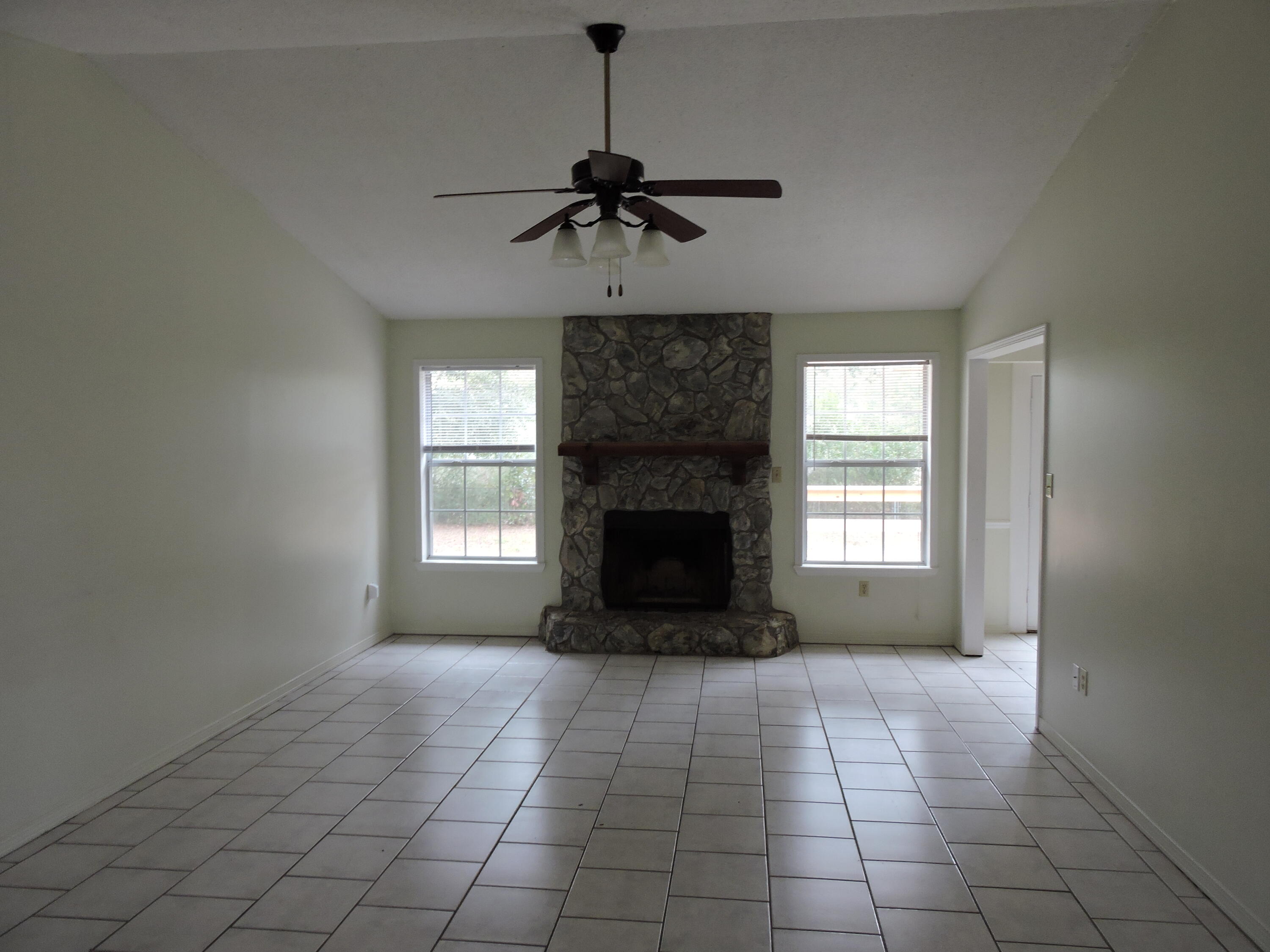 COUNTRYVIEW ESTATES 1ST ADDN - Residential Lease