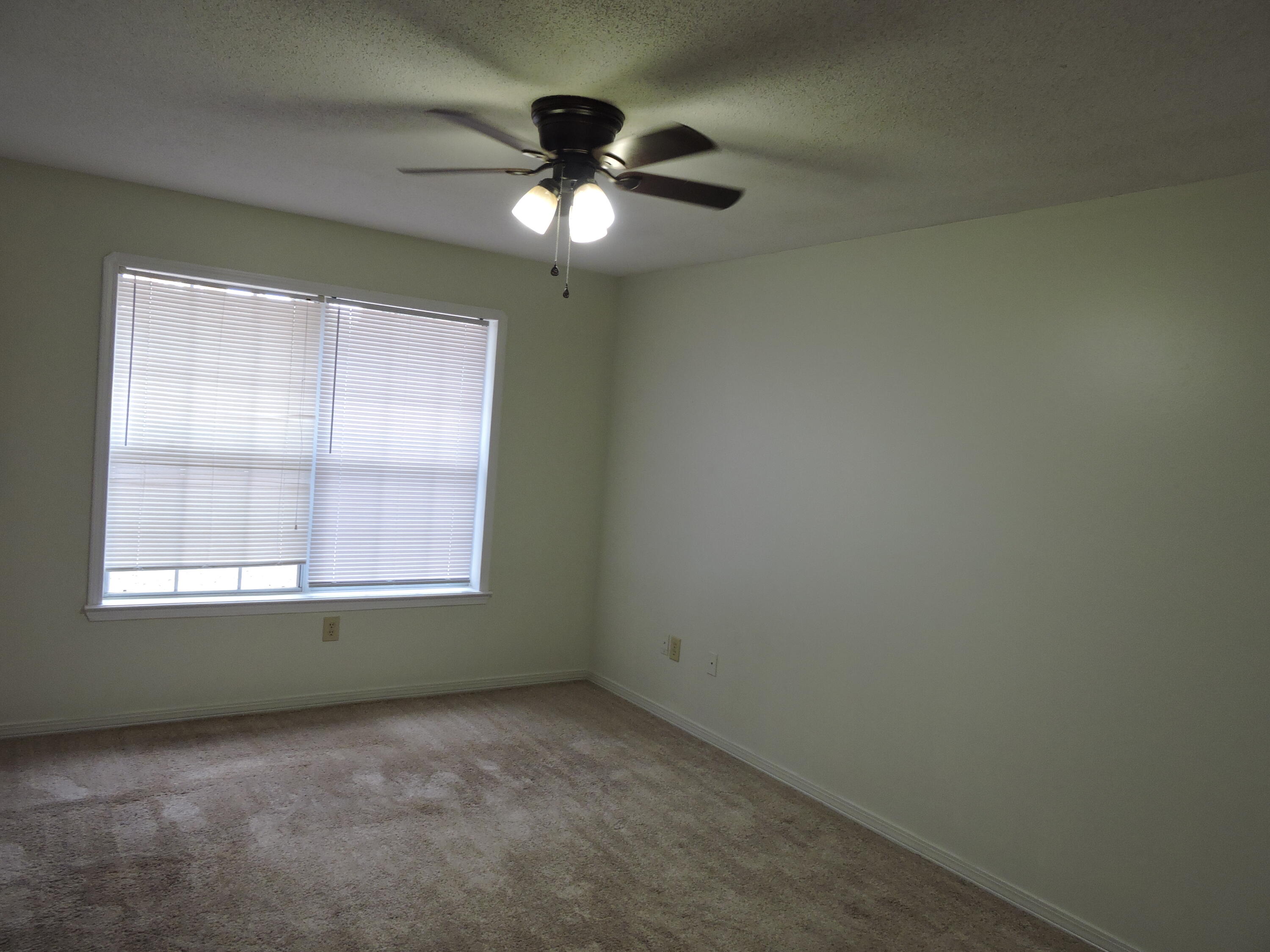 COUNTRYVIEW ESTATES 1ST ADDN - Residential Lease