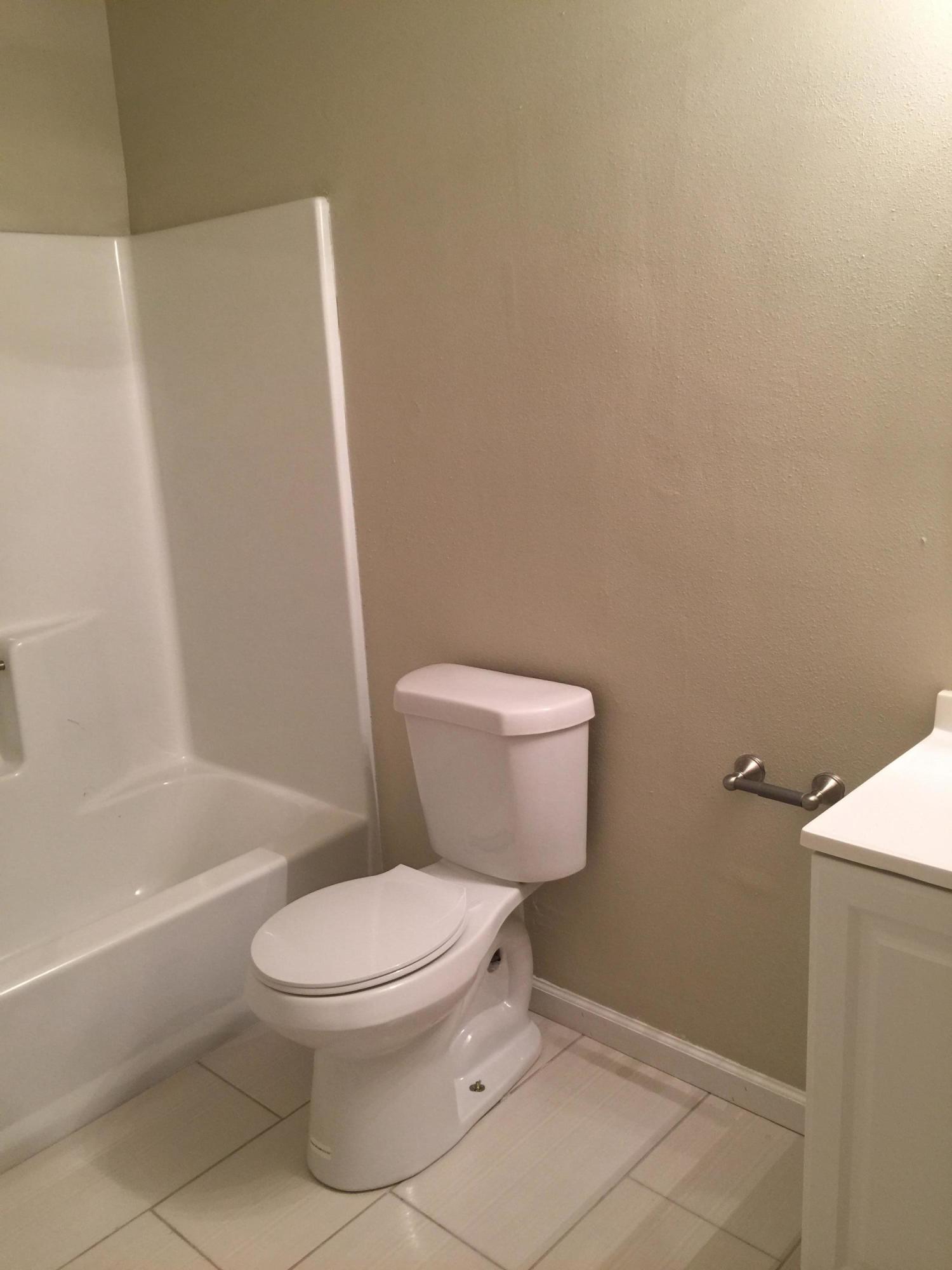 CLOVERDALE LAKE - Residential Lease