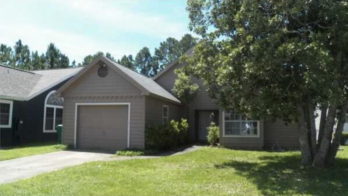 Great potential in this home located on a cul de sac in Green Acres. Property has some deferred maintenance.Conveniently located to both Eglin AFB and Hurlburt Field AFB.