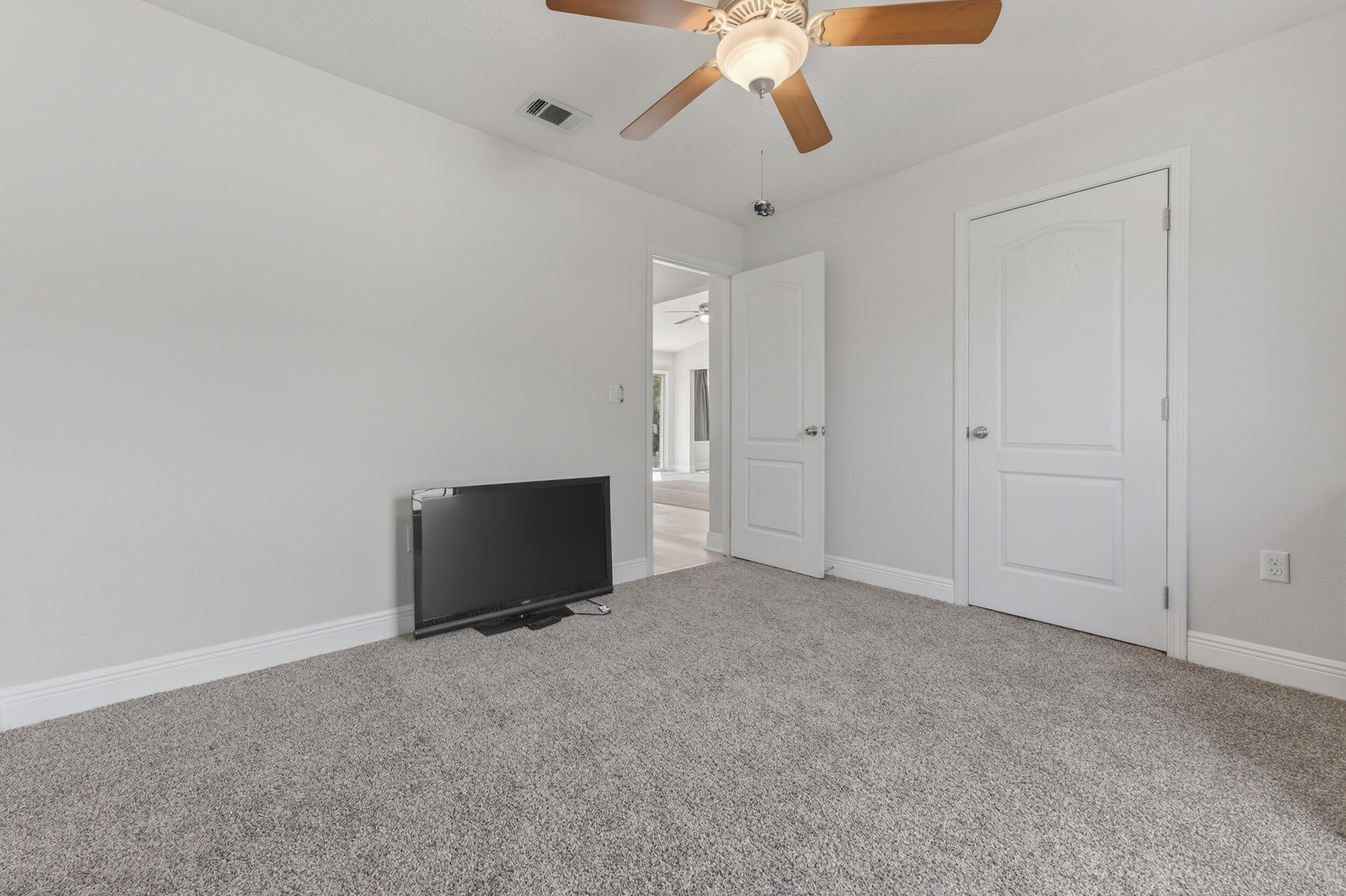 SILVER SPRINGS EST - Residential