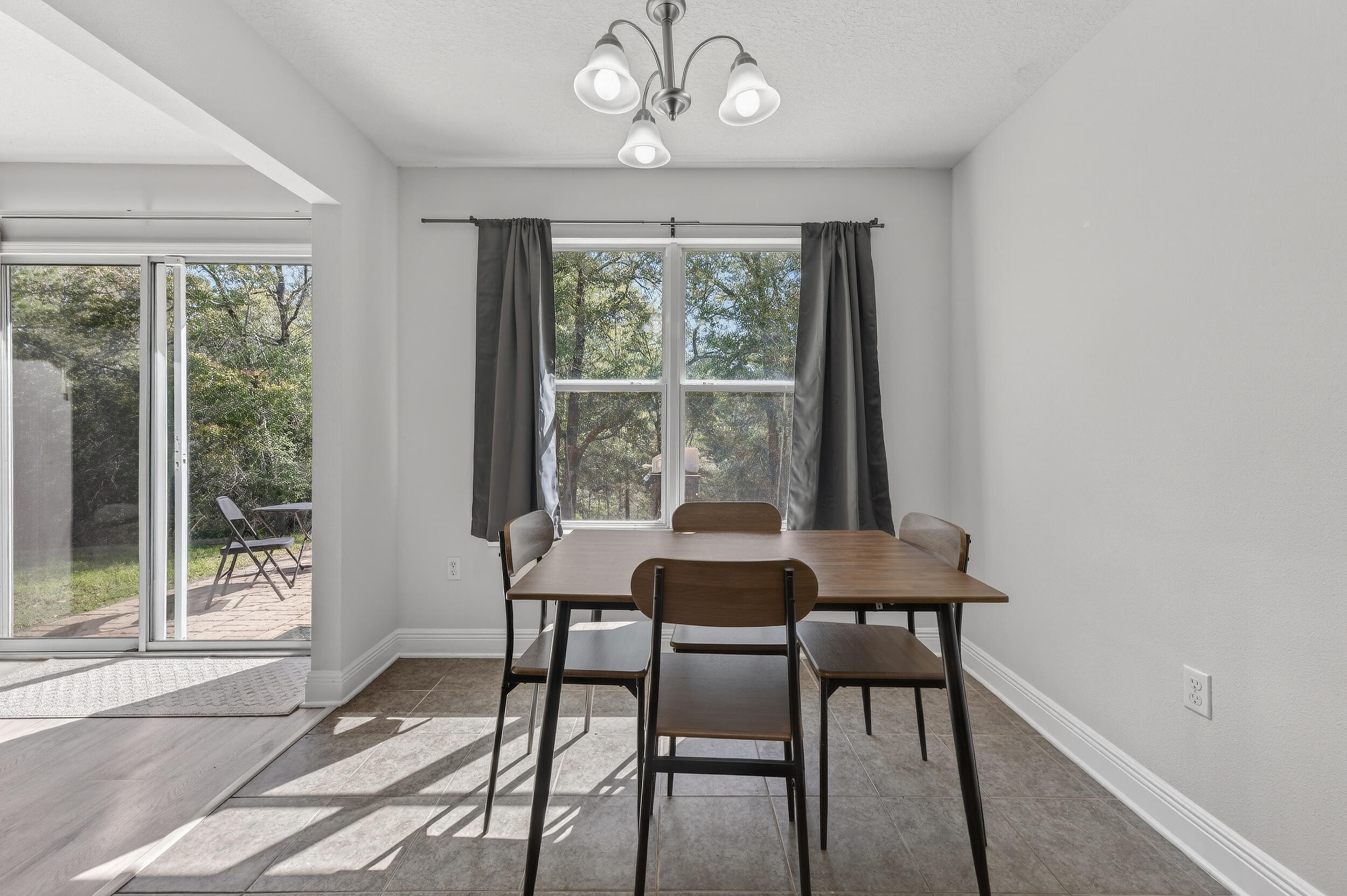 SILVER SPRINGS EST - Residential