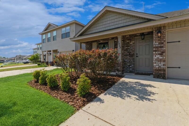 SHADOW LAKES - Residential