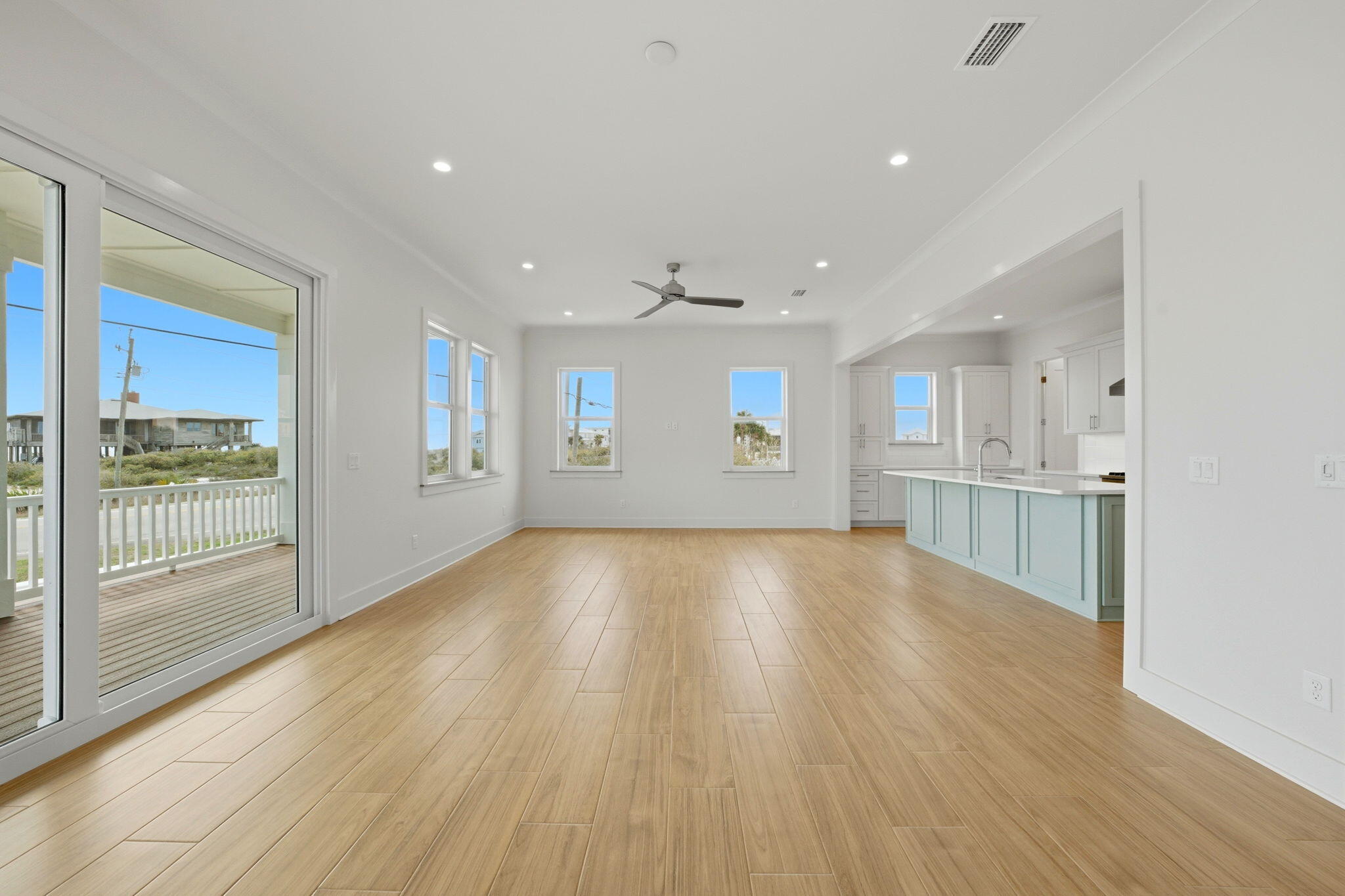 PARASOL WEST - Residential