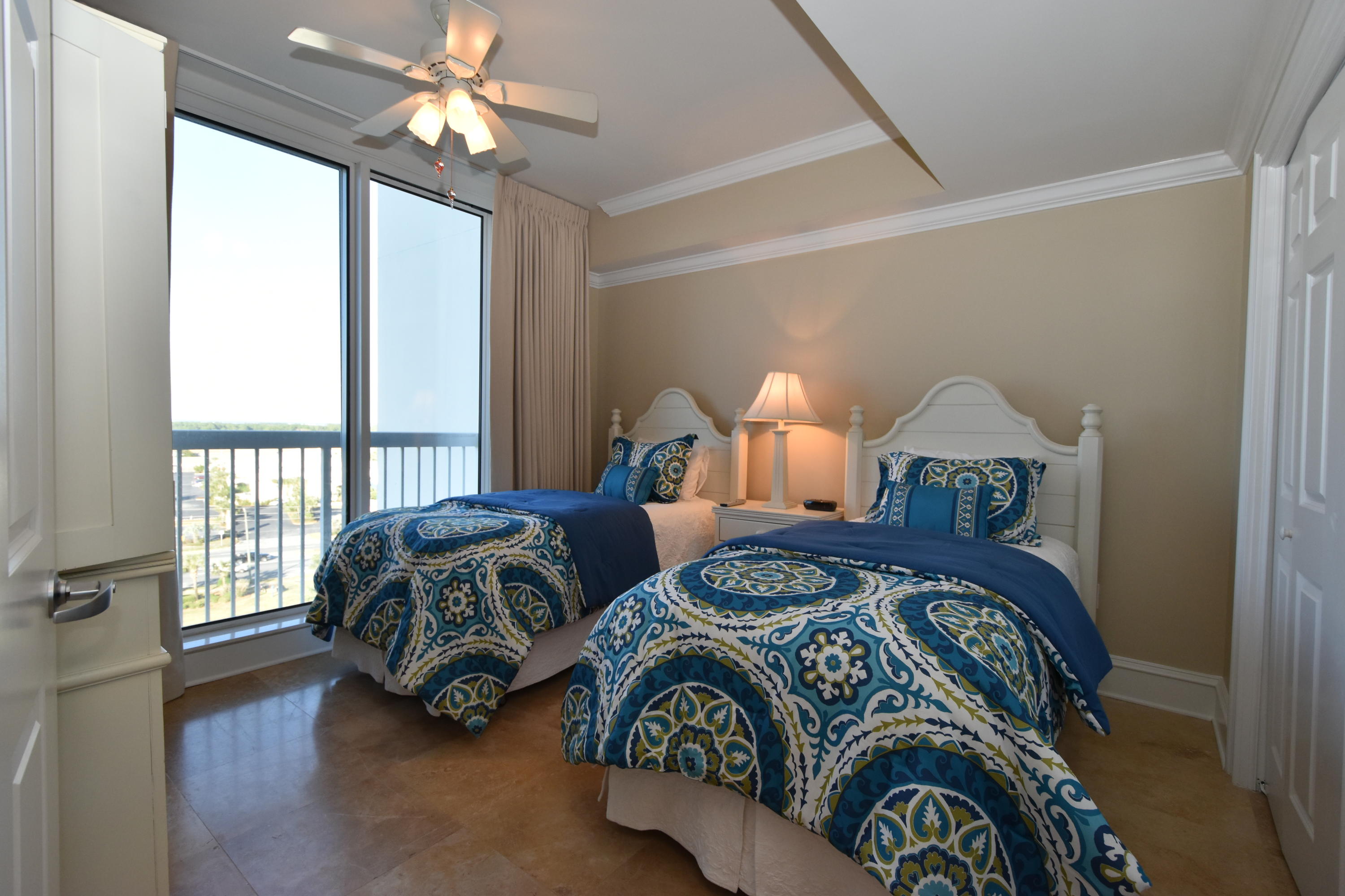 SILVER BEACH TOWERS - Residential