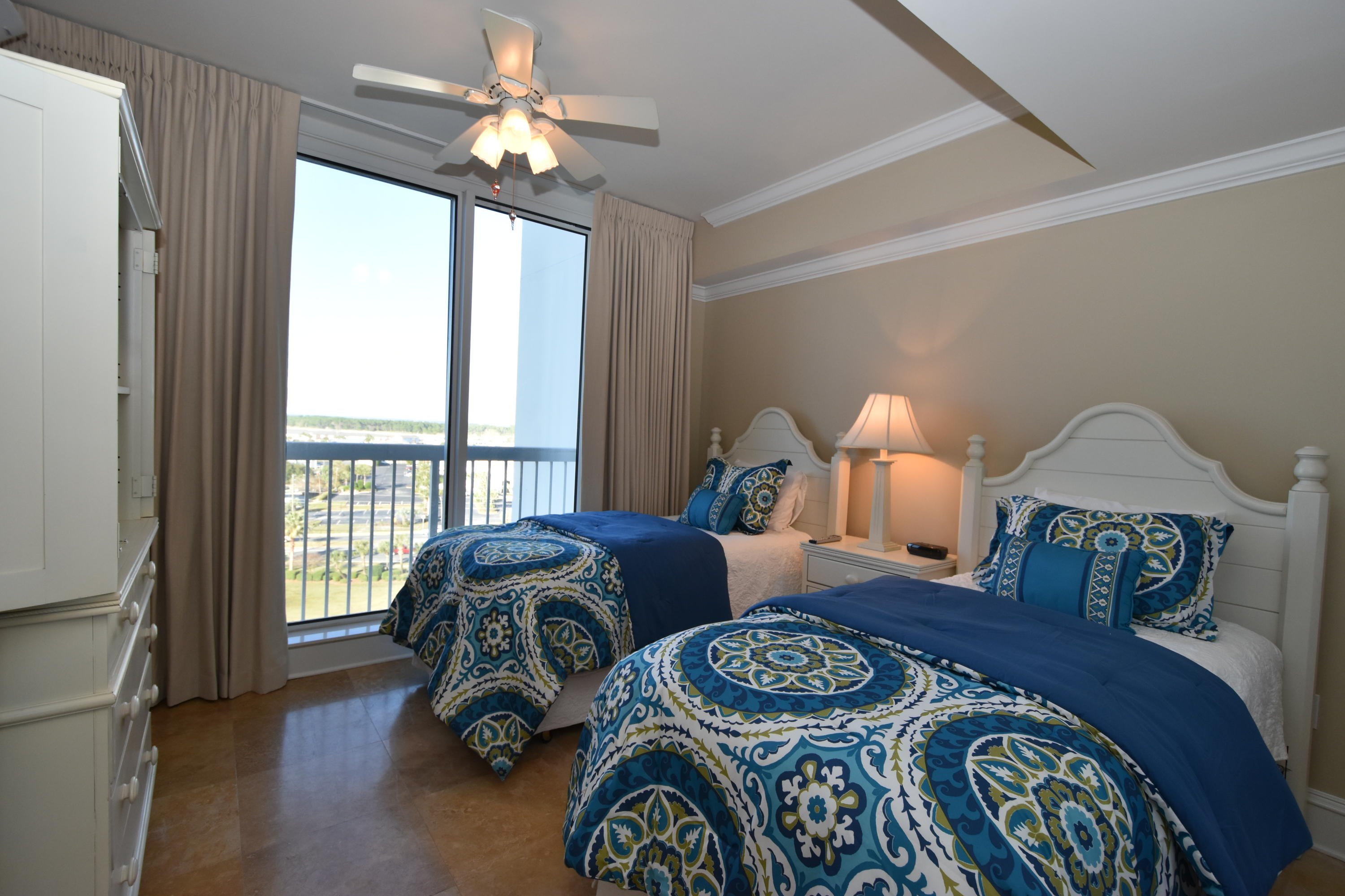 SILVER BEACH TOWERS - Residential