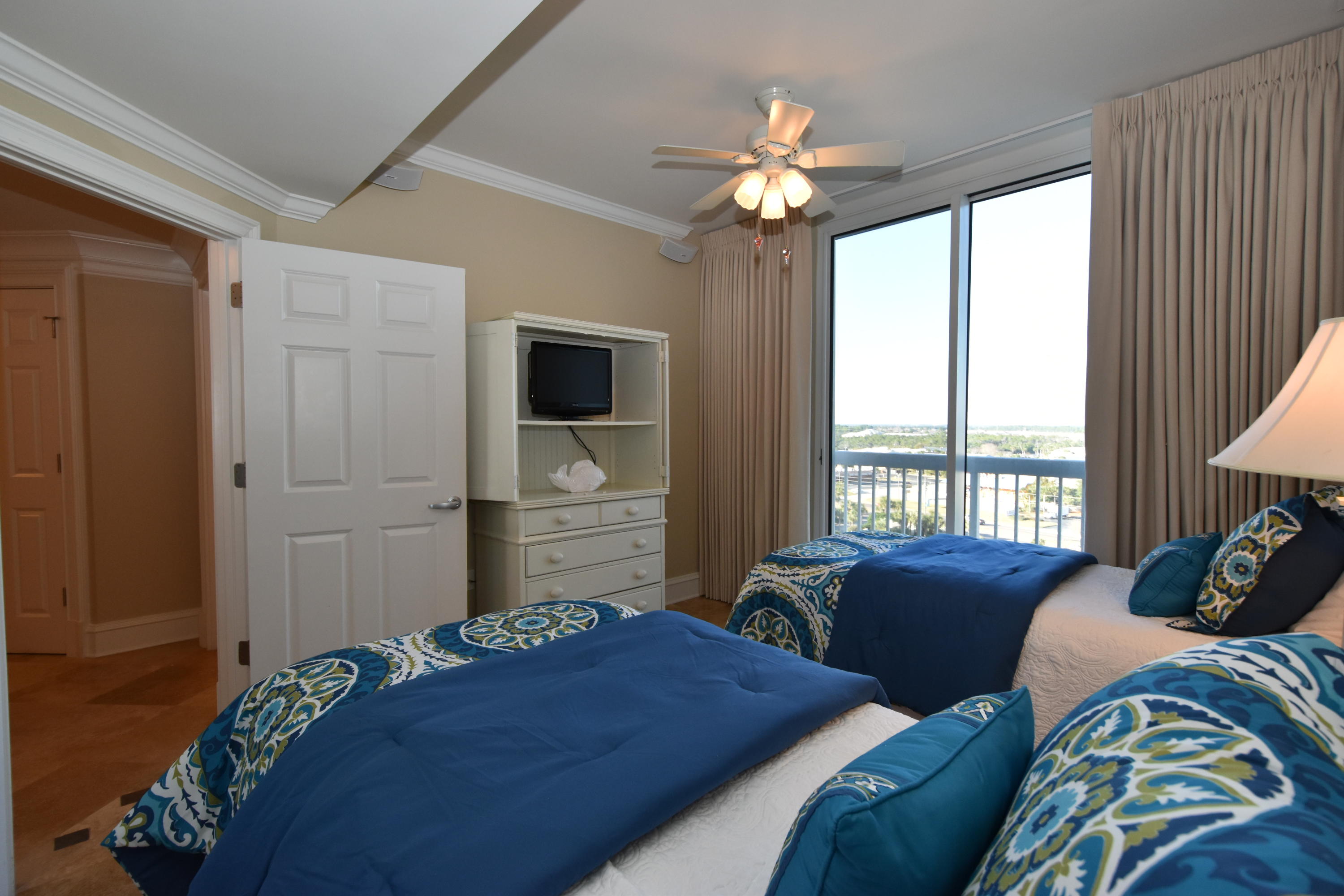 SILVER BEACH TOWERS - Residential