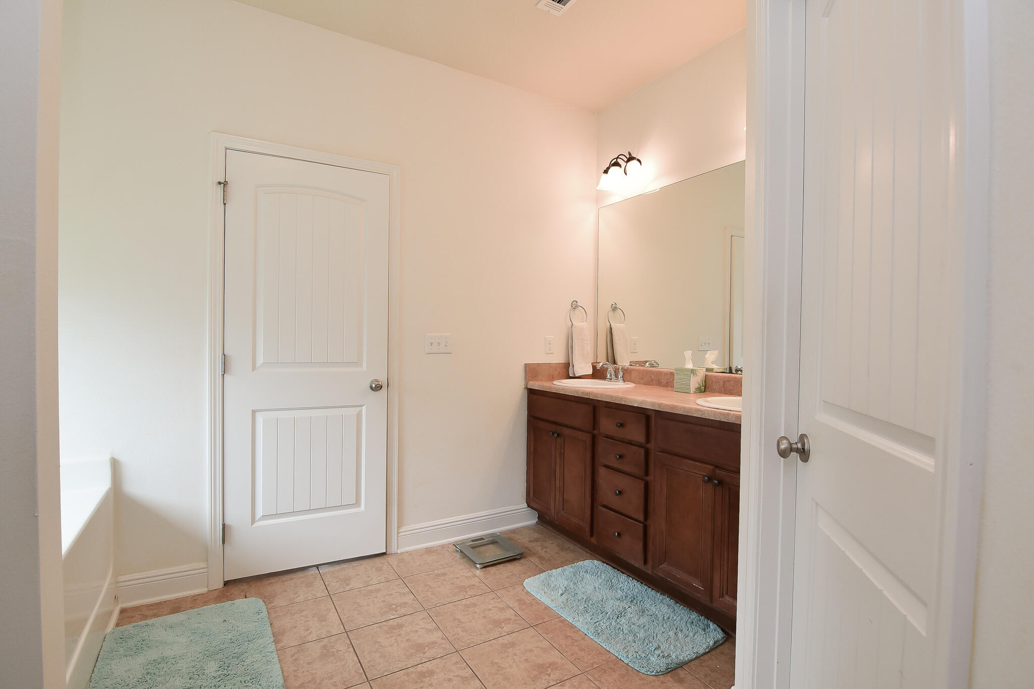 AUTUMN WOODS - Residential