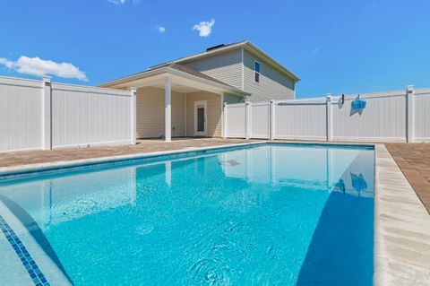 Photo of 56 Silverthorn Street, Freeport, FL 32439 (MLS # 985002)