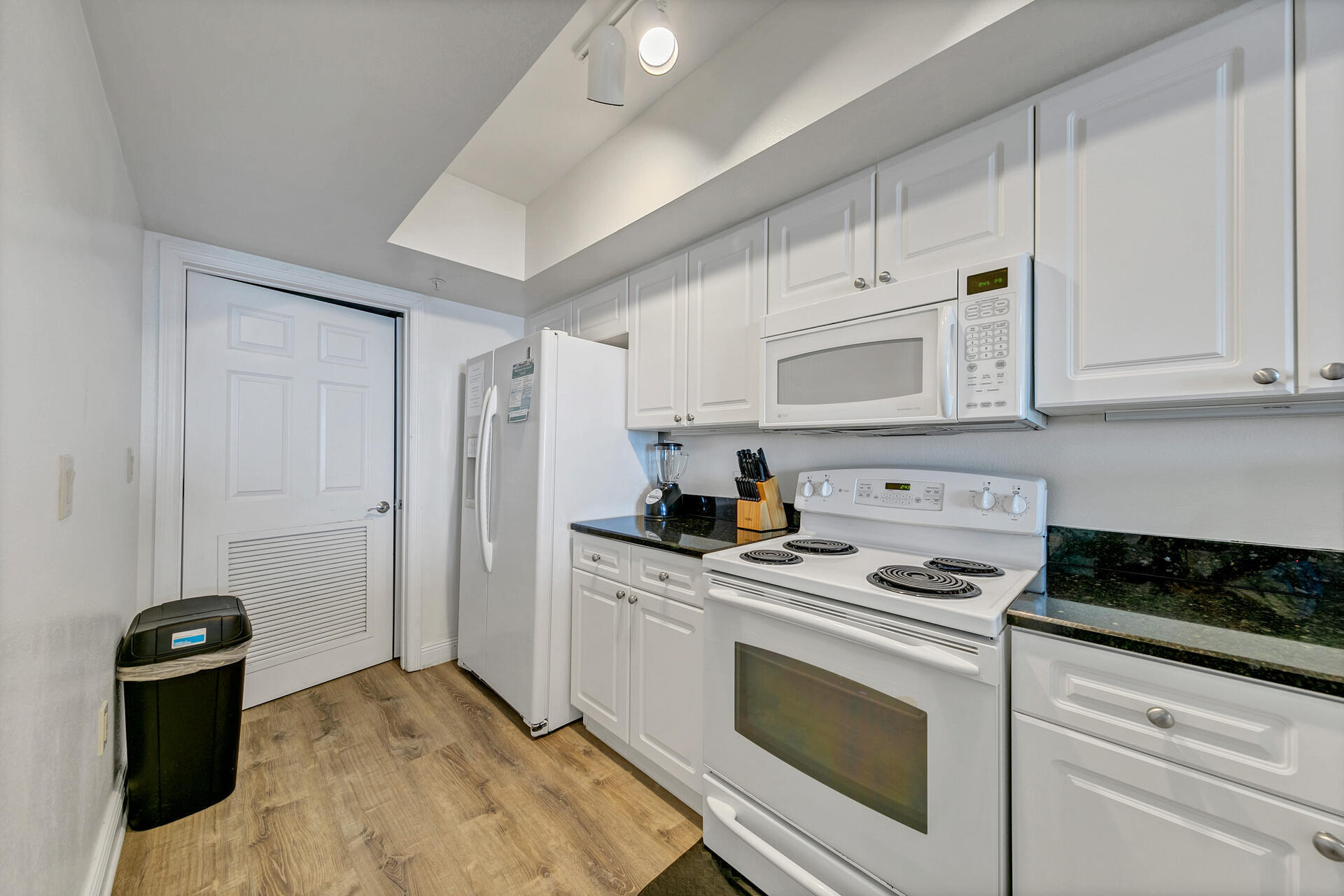 EMERALD BEACH PH 1 - Residential