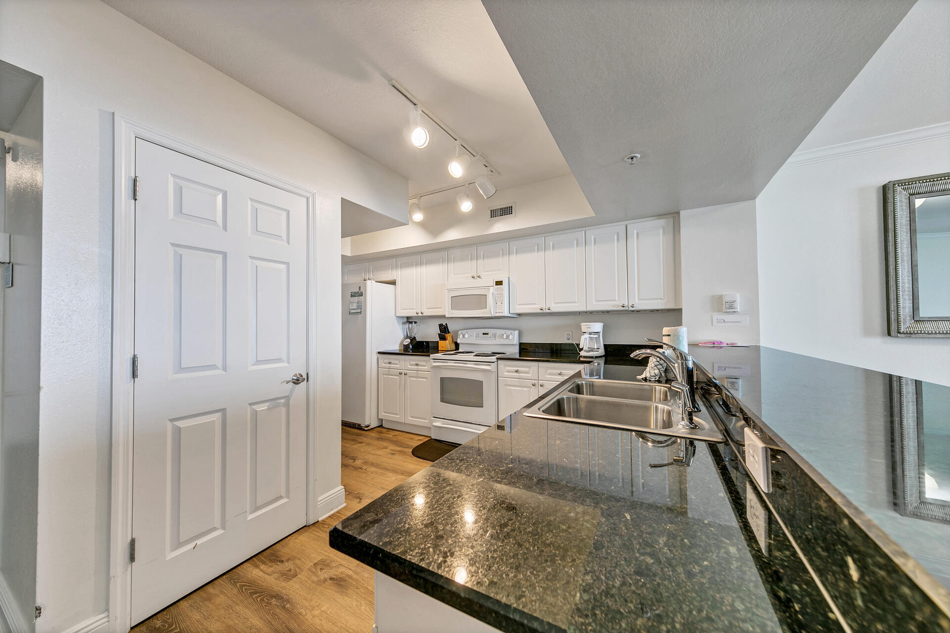 EMERALD BEACH PH 1 - Residential