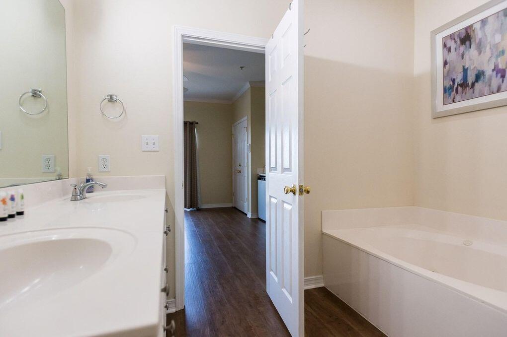 Royal Seasta - Residential