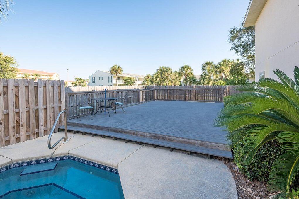 Royal Seasta - Residential