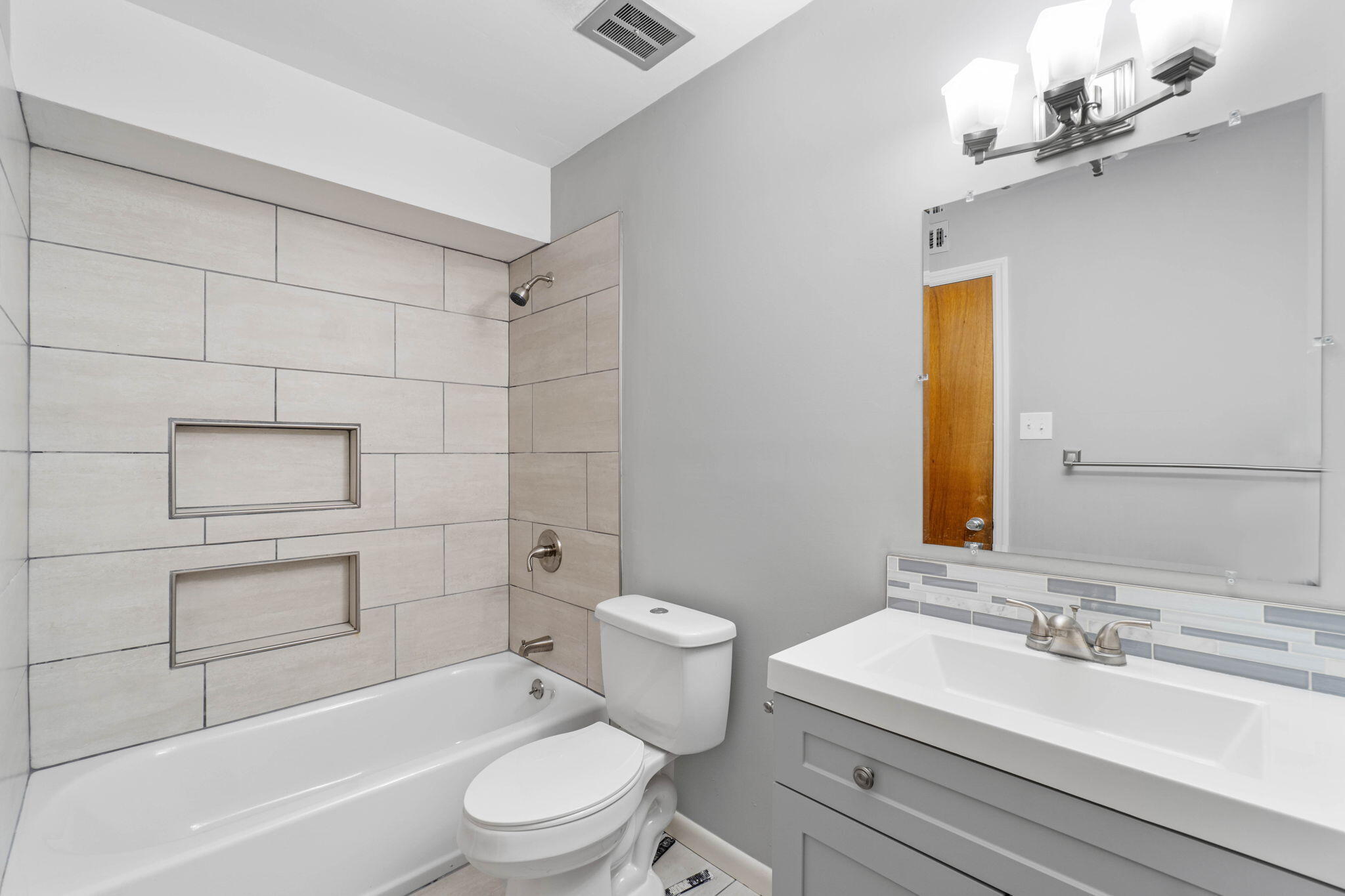 PORT DIXIE - Residential Lease