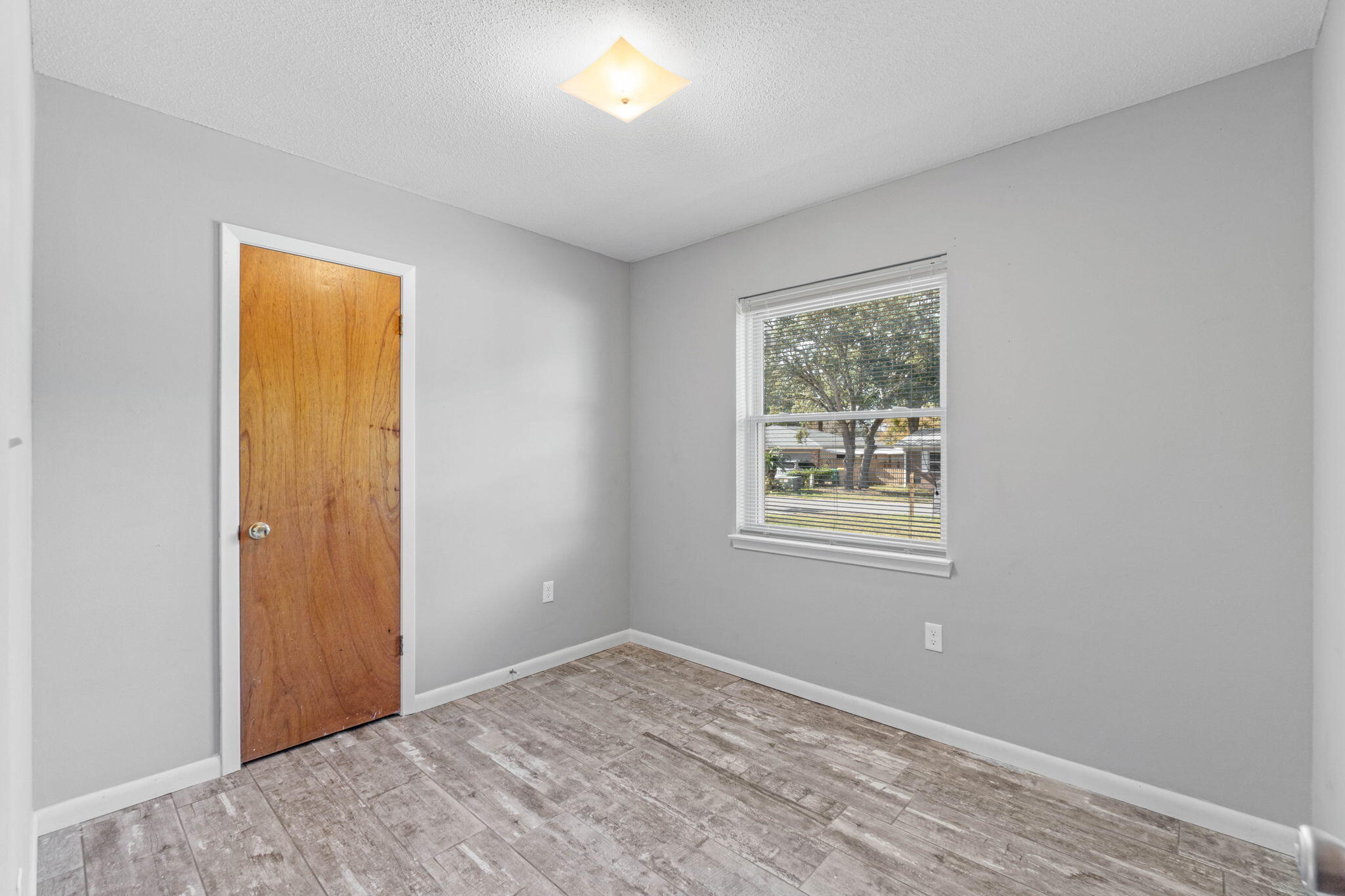 PORT DIXIE - Residential Lease