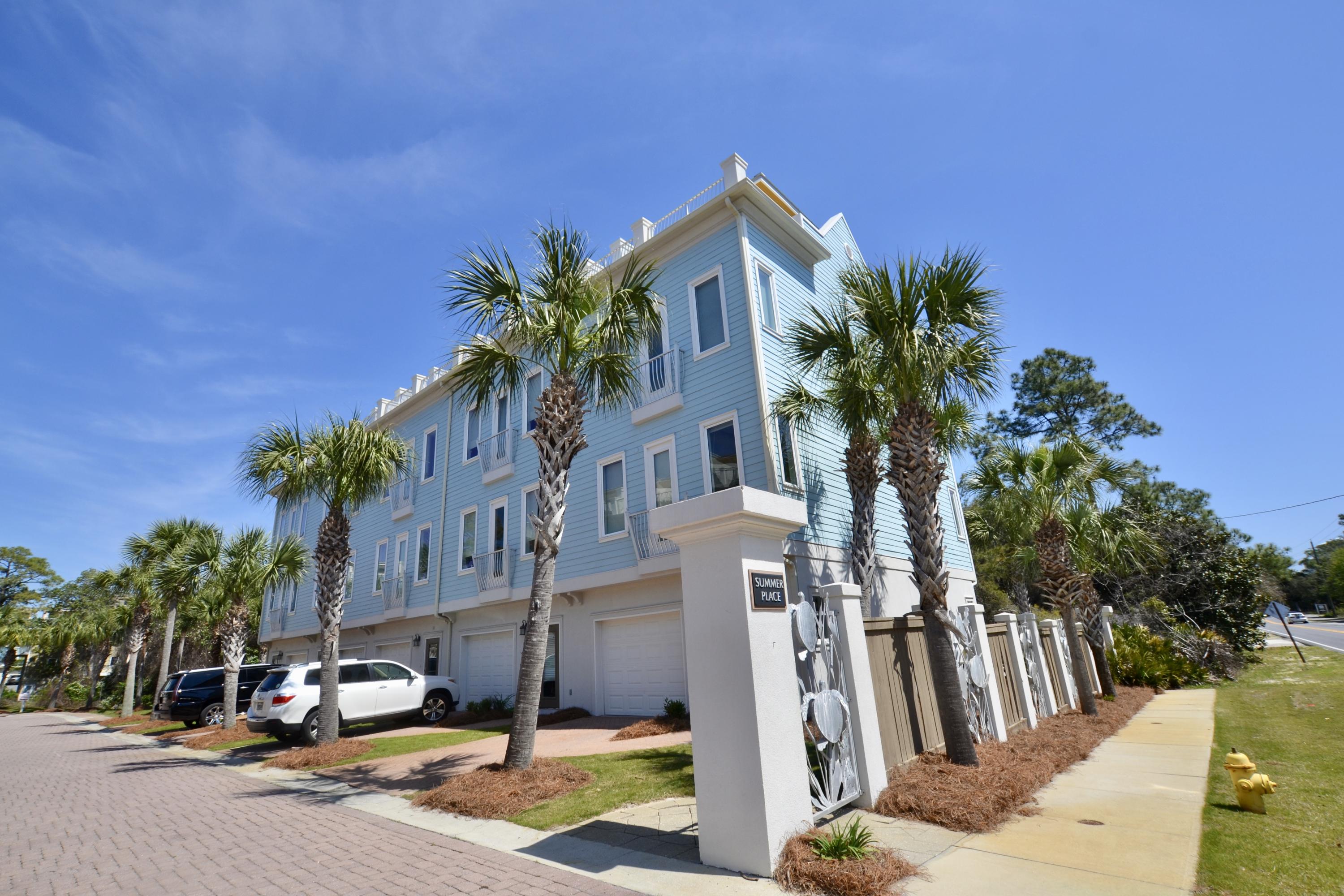 Start your day by waking up to see the sunrise over the ocean on the rooftop terrace! Unit has a fully stocked kitchen with open den, 10' ceilings, large bedrooms with en suite bathrooms, and a community heated pool.