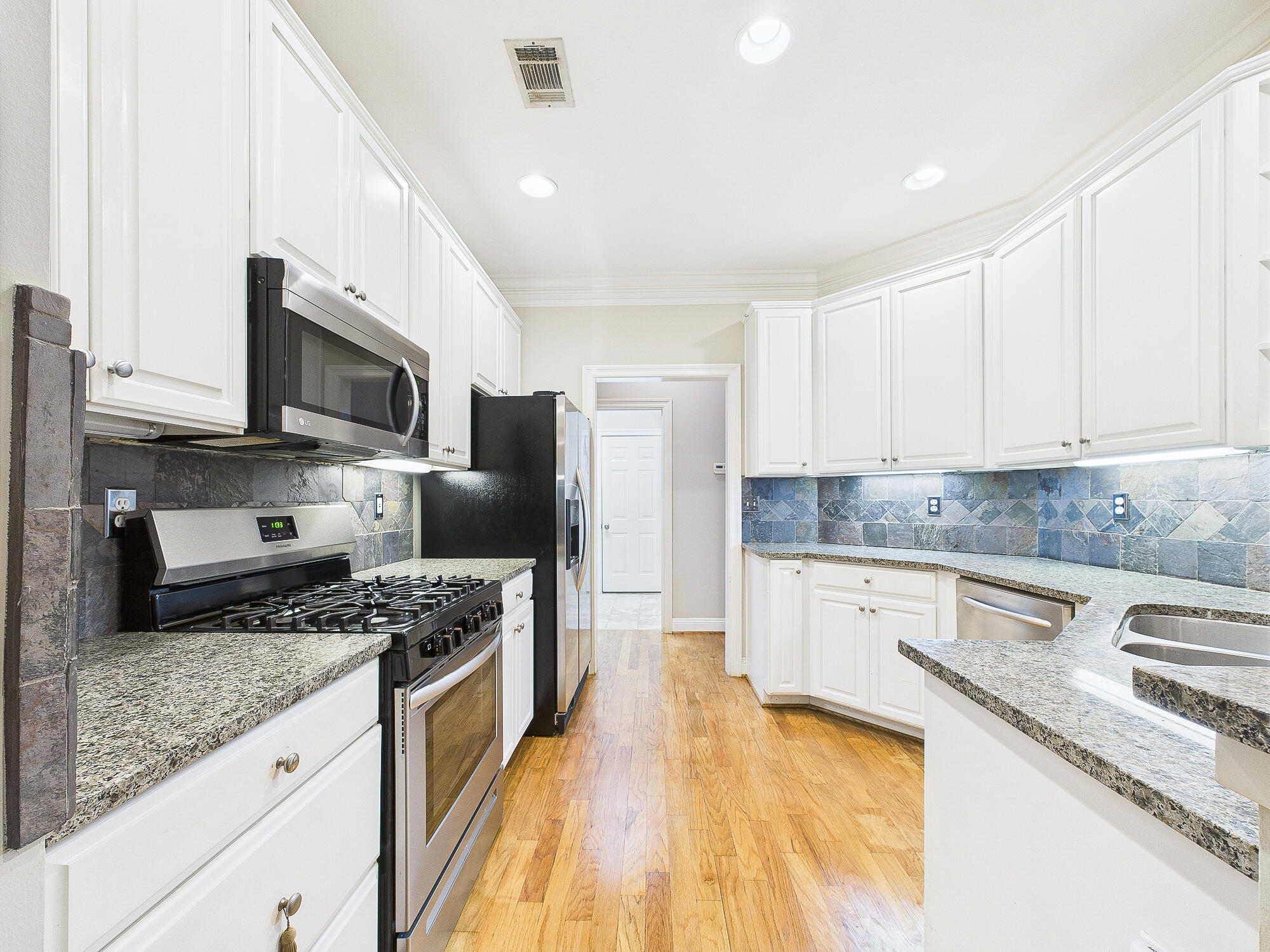 TURNBERRY PLACE - Residential